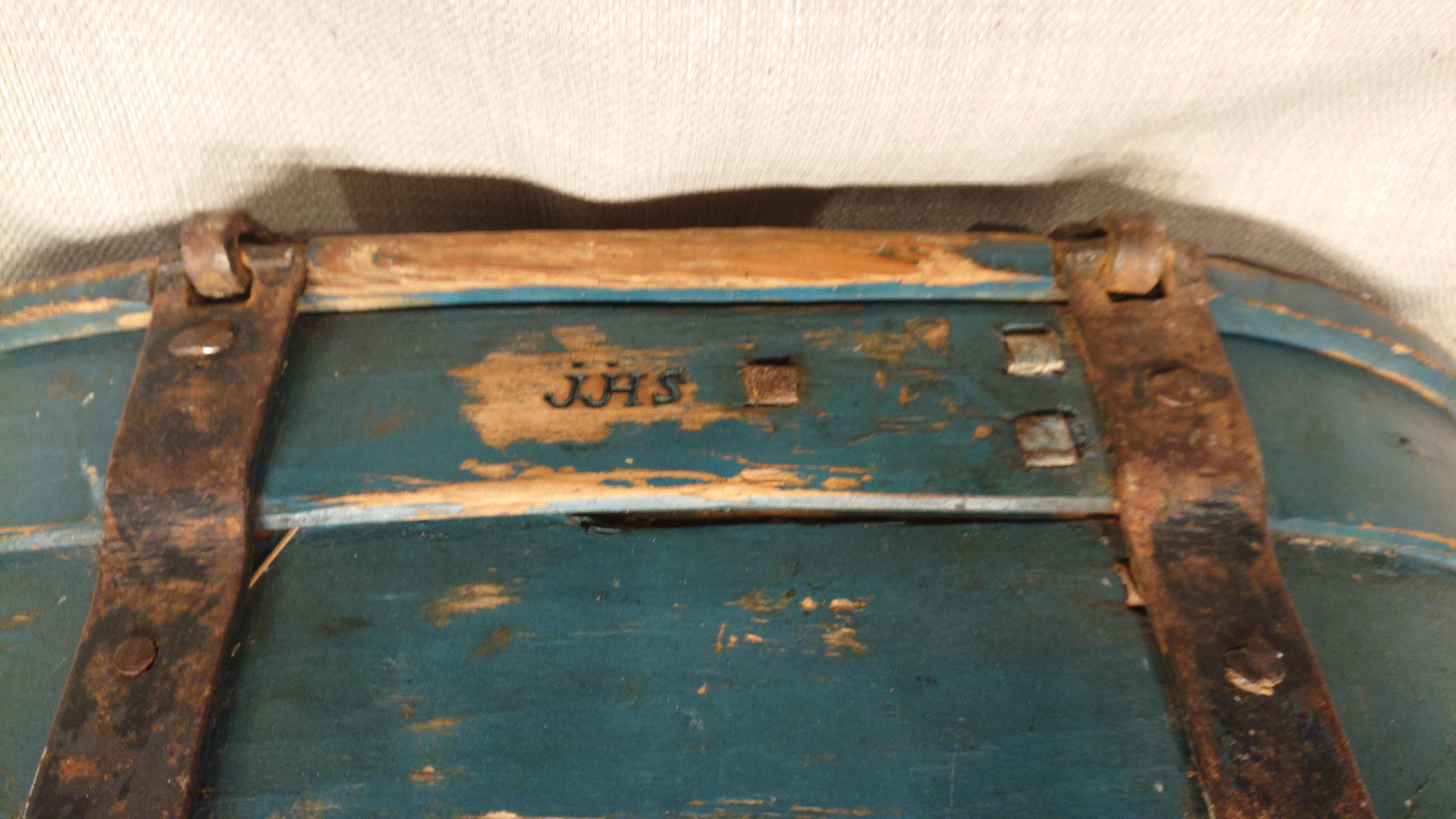Early 19th Century Swedish Folk Art Travel box / Chest with Original Paint For Sale 13