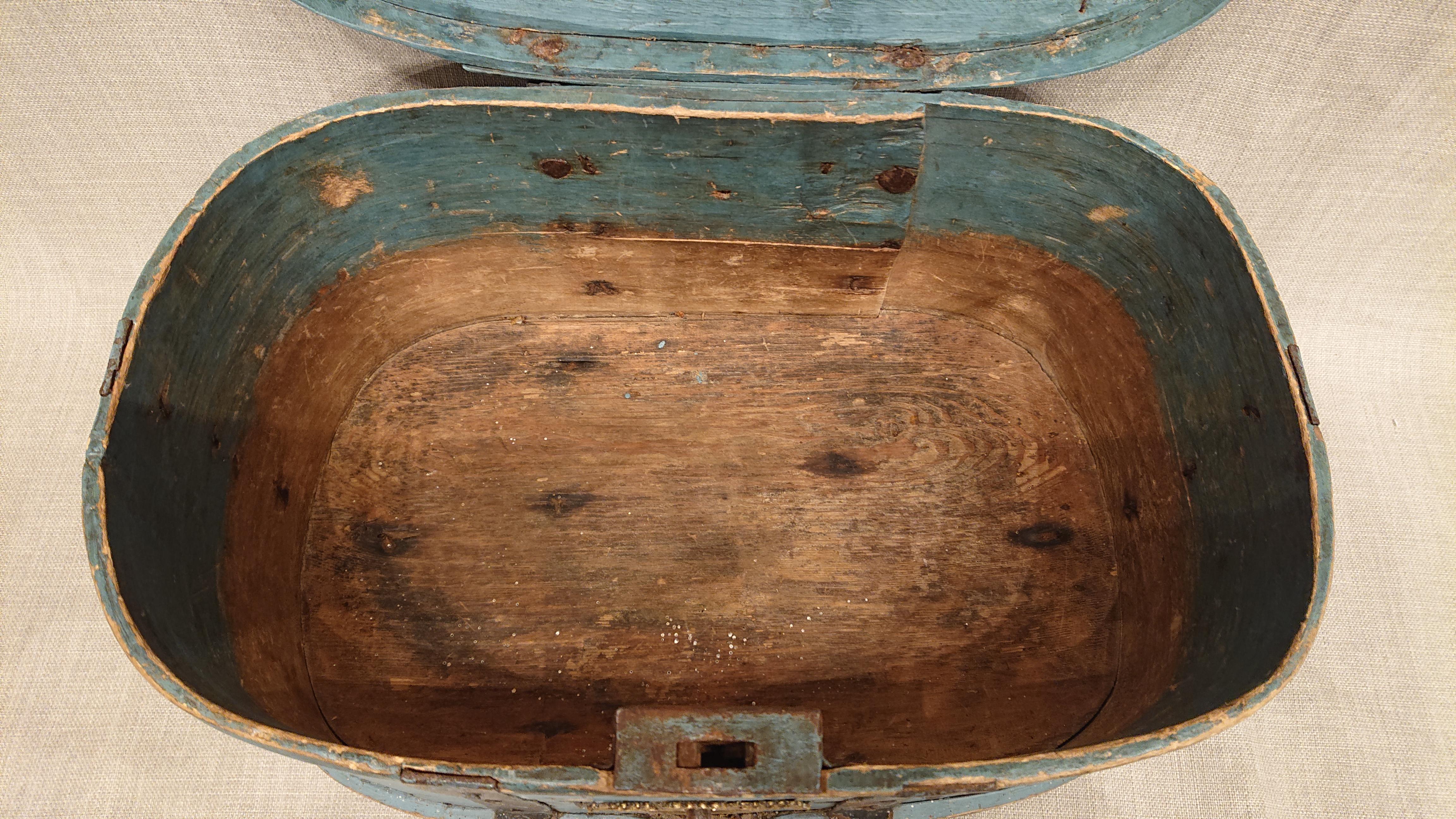 Scatola da viaggio / cassapanca di arte popolare svedese dei primi del XIX secolo con vernice originale in vendita 1