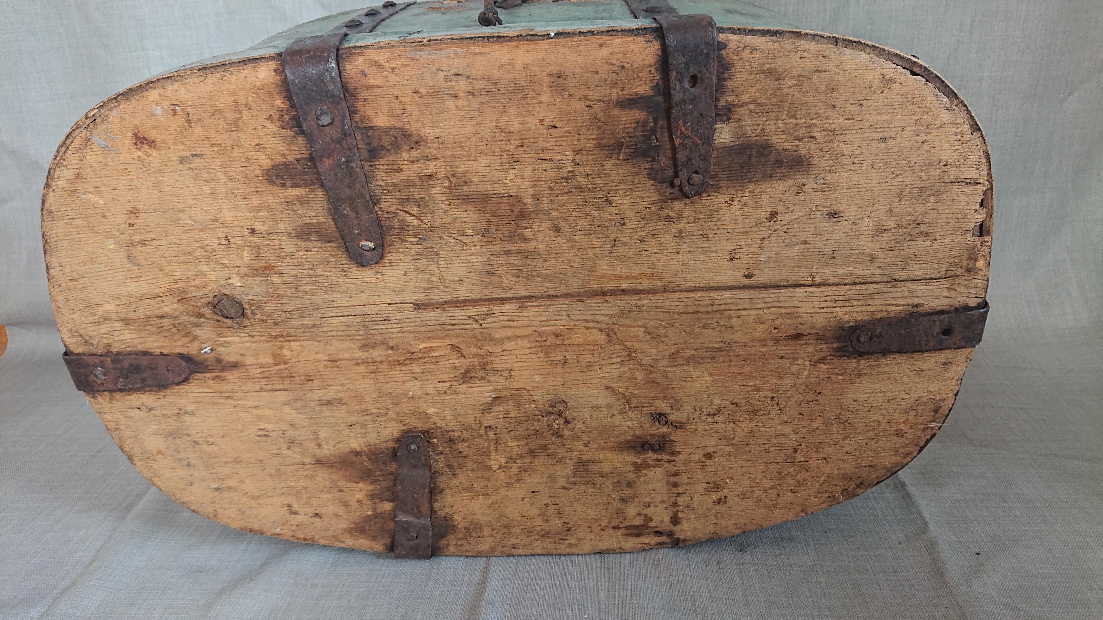 Schwedische Volkskunst-Reiseschachtel/Truhe des frühen 19. Jahrhunderts mit Originallackierung im Angebot 7