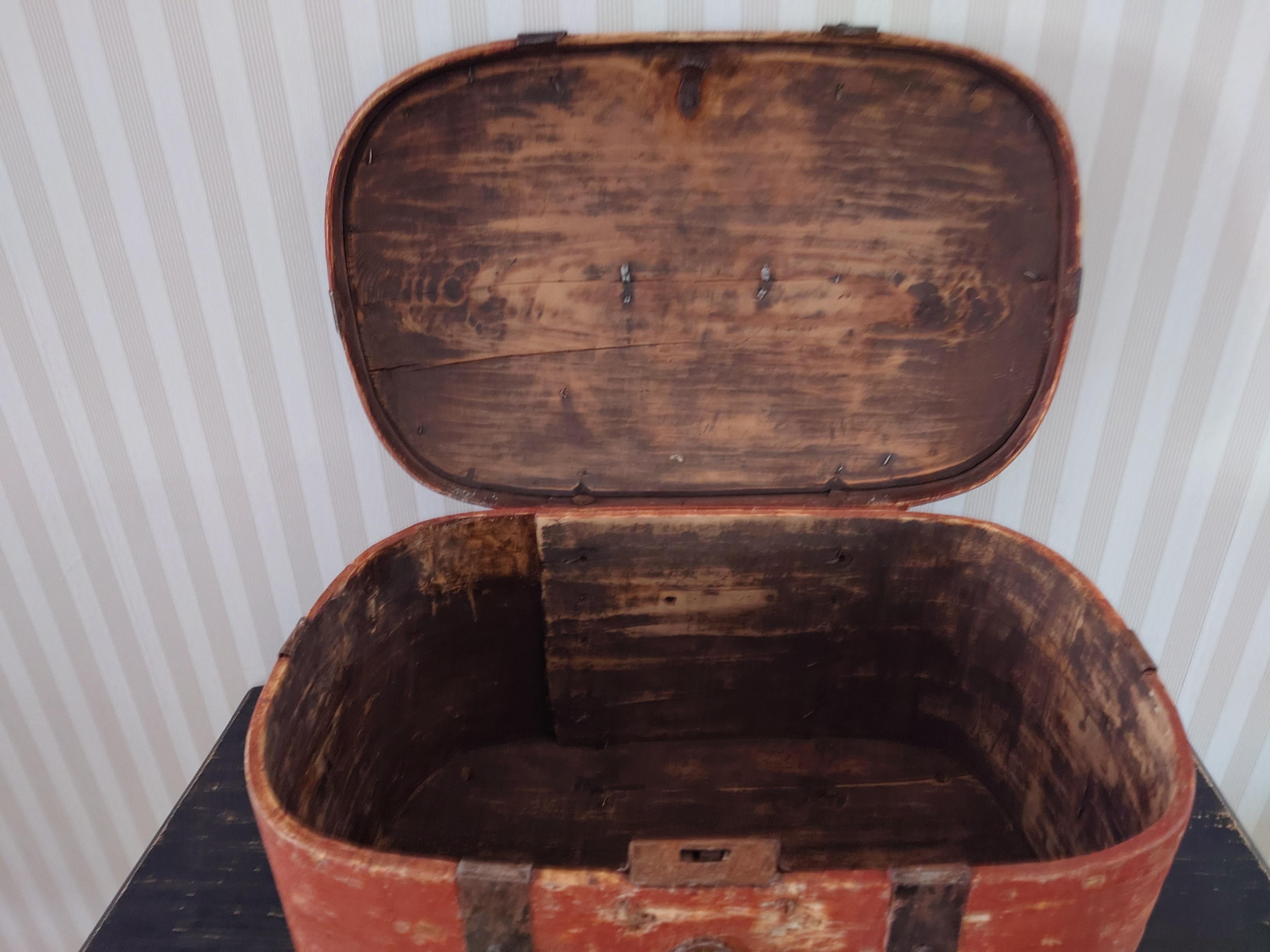 Early 19th Century Swedish Folk Art Travel Box / Chest with Originalpaint For Sale 8