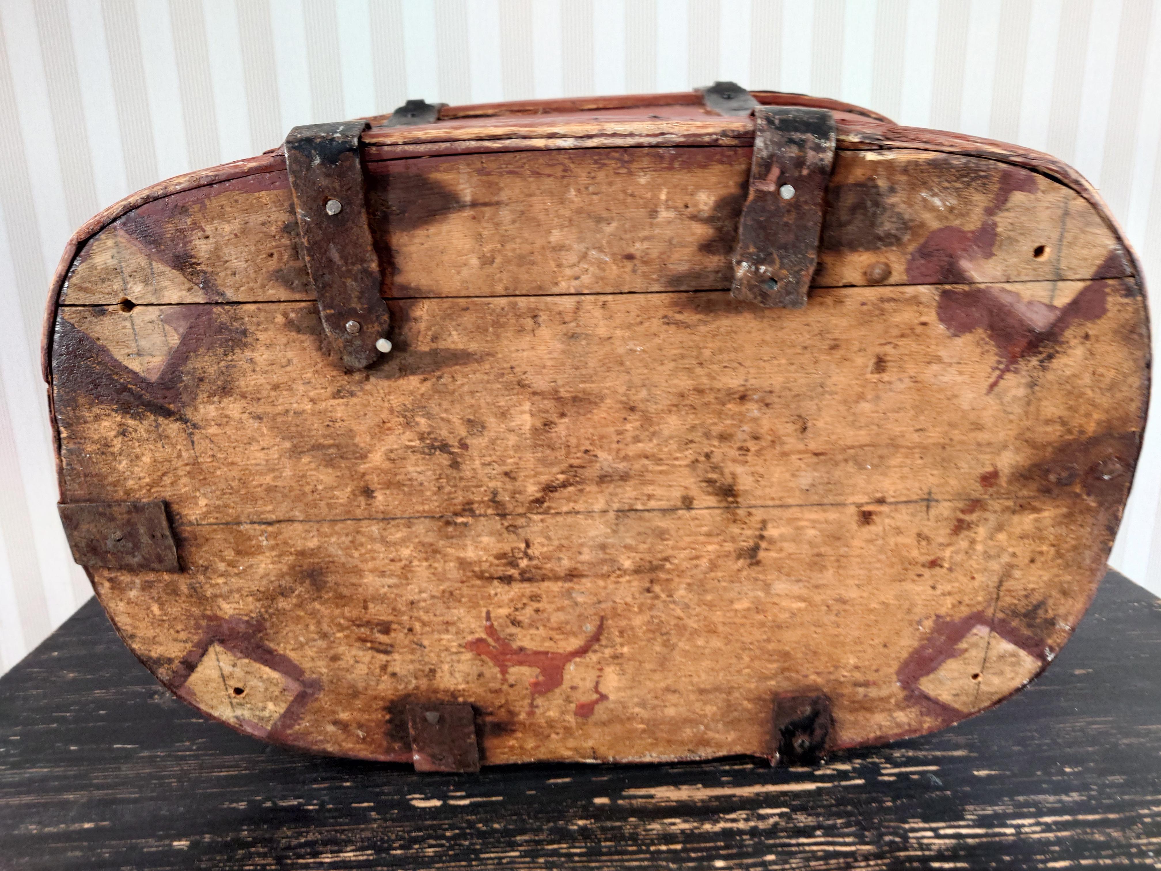 Early 19th Century Swedish Folk Art Travel Box / Chest with Originalpaint For Sale 11