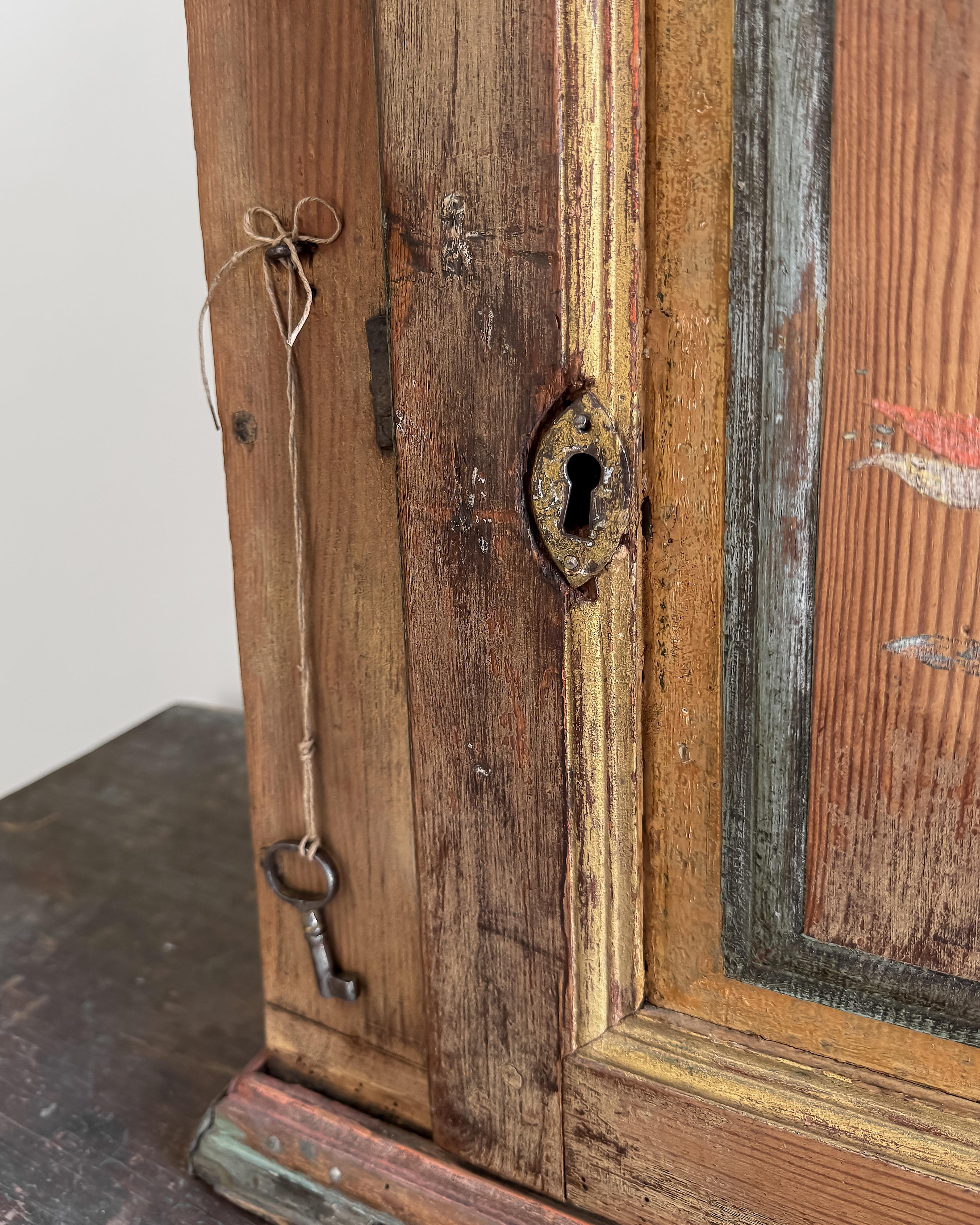 Armoire murale d'art populaire suédois du début du 19e siècle en vente 8