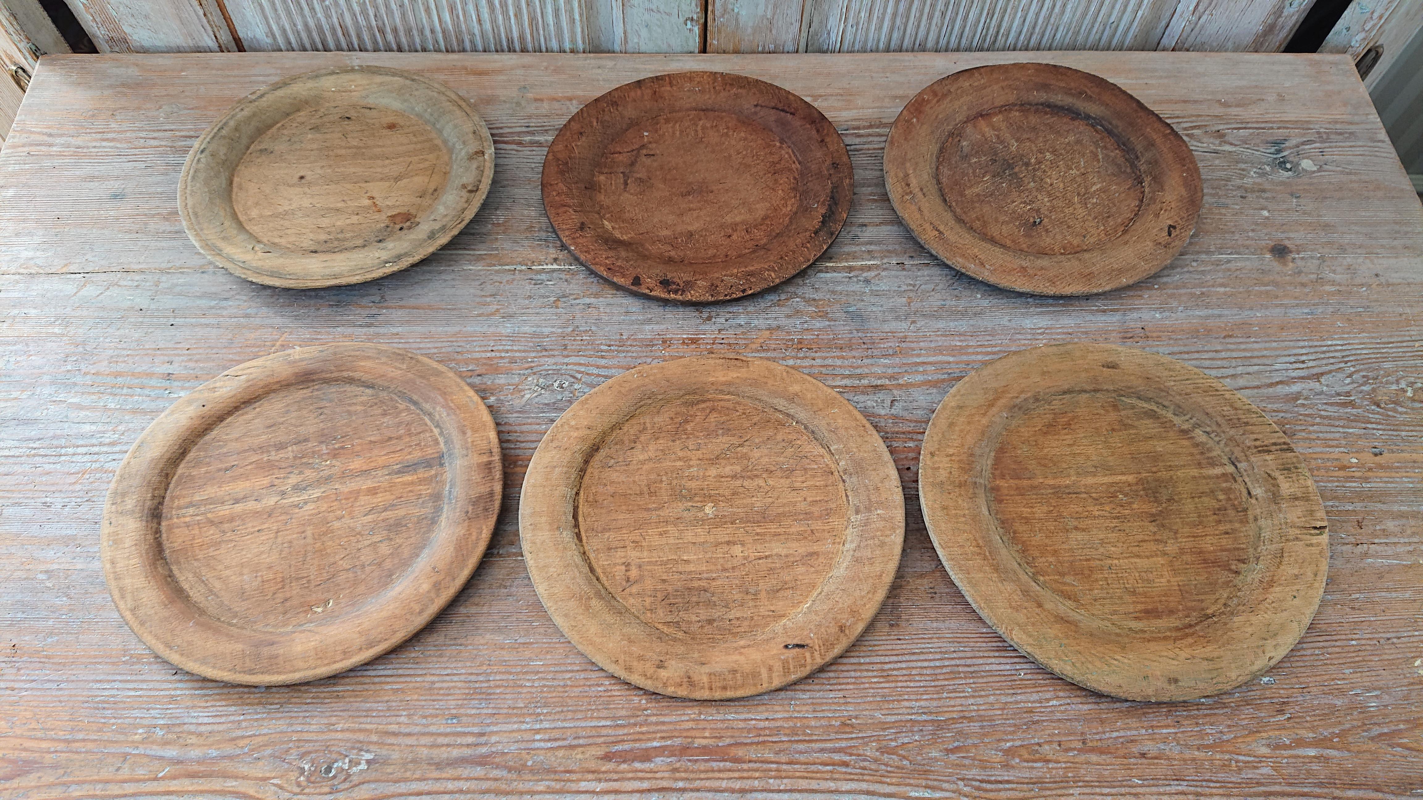 Early 19th Century Swedish Folk Art Wooden plates. 
A set of six pieces.
Lovely stunning patina.
Could be used for trays serveware or underplates.
The diameter on the plates is between 18cm-20cm.
Good antique condition with minor historic