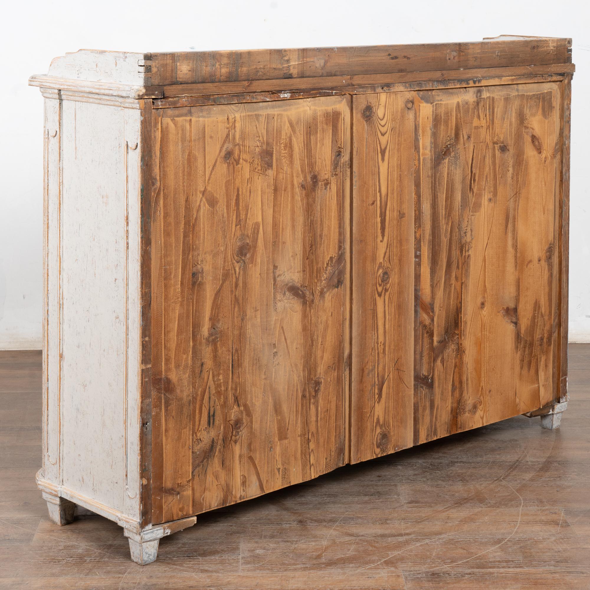 Early 19th Century Swedish Gray Painted Sideboard Buffet Cabinet im Angebot 6