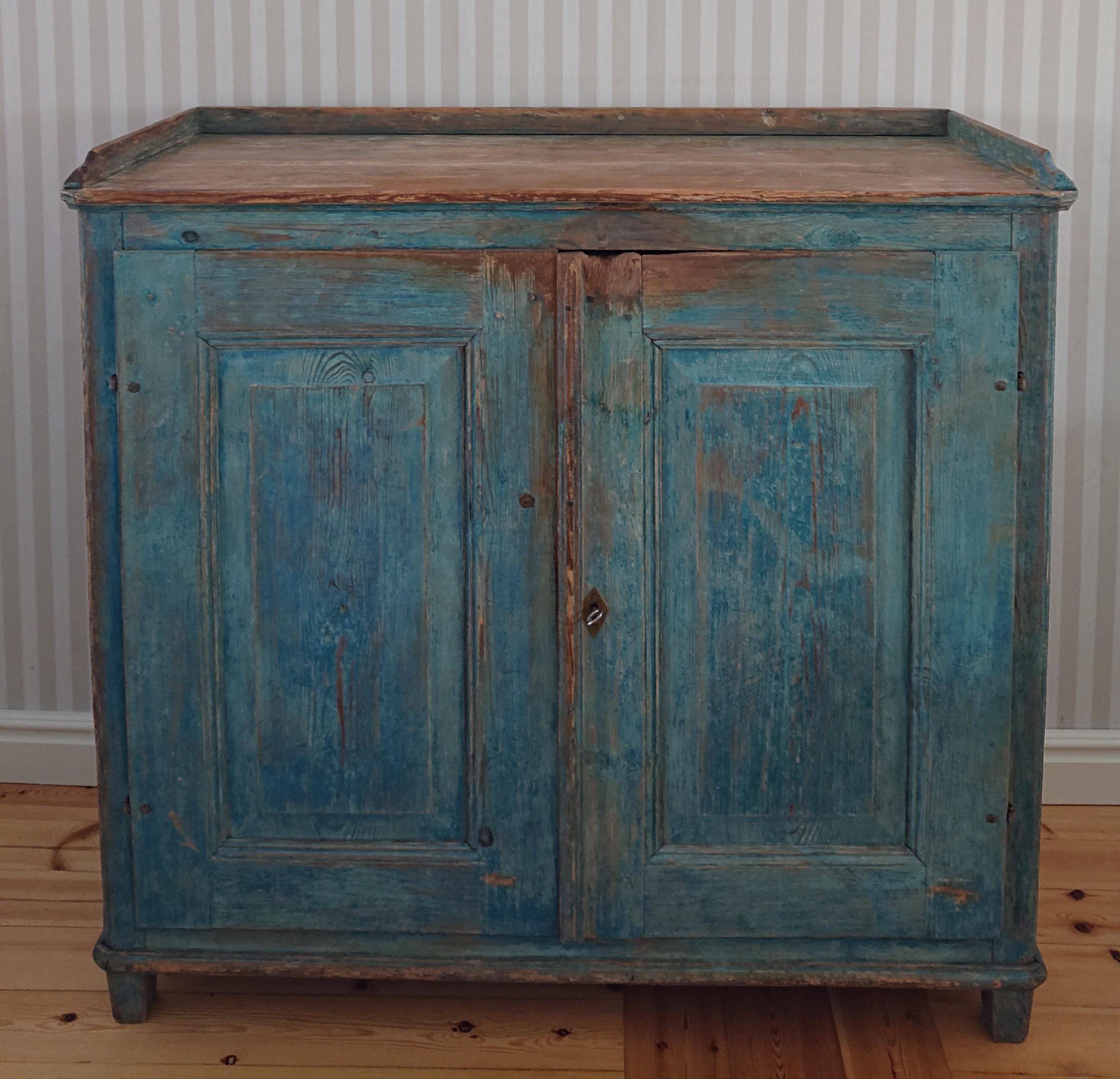 Early 19th century Swedish  Antique  Rustic Gustavian buffet from Småland, Southern Sweden.
Beautiful genuine buffet scraped by hand to its original blue color.
These doors open to reveal inner shelves offering convenient storage opportunities.
With