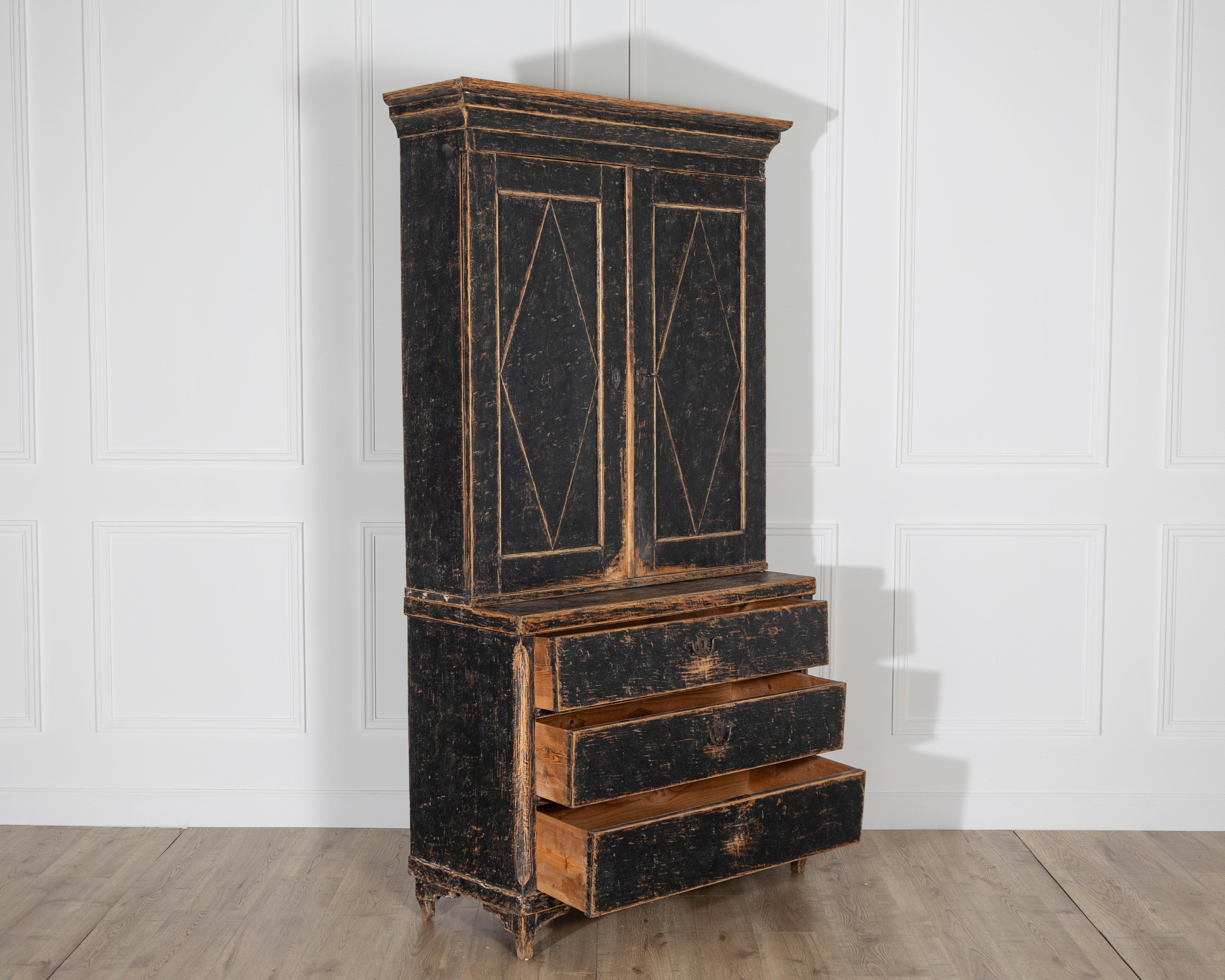 Early 19th Century Swedish Gustavian Cabinet from Värmland, Repainted in Black For Sale 1