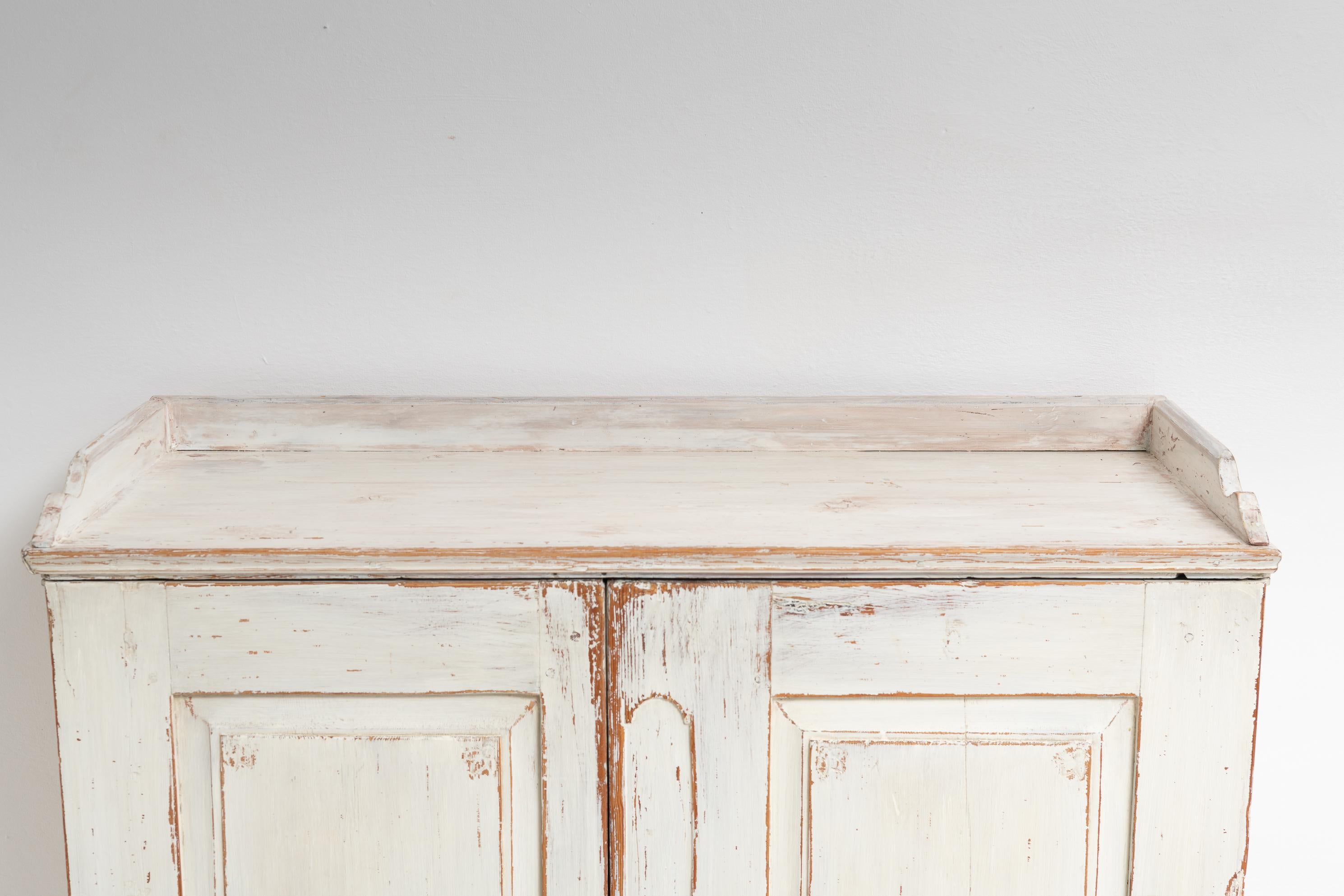 Early 19th Century Swedish Gustavian Country Sideboard 5