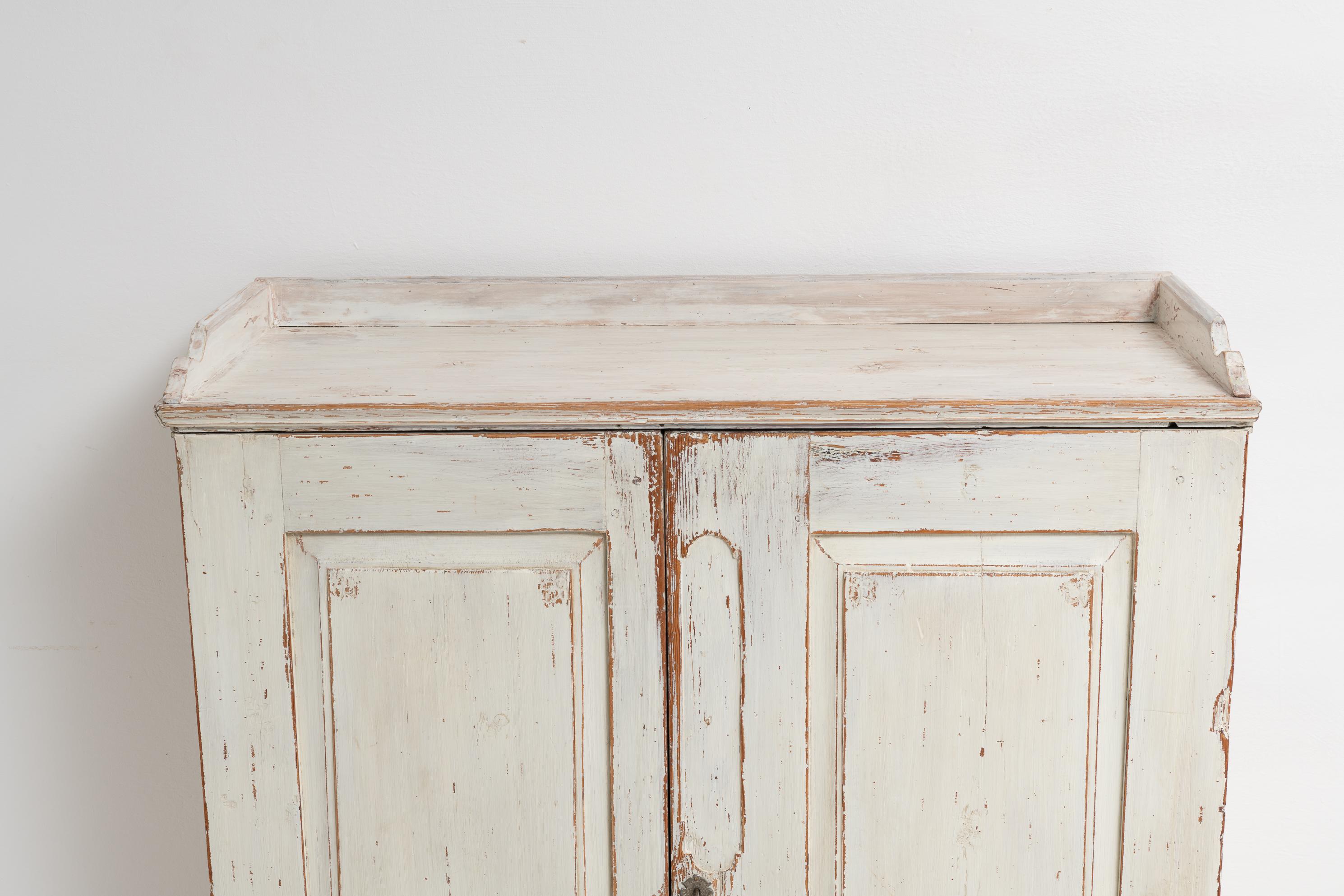 Early 19th Century Swedish Gustavian Country Sideboard 4