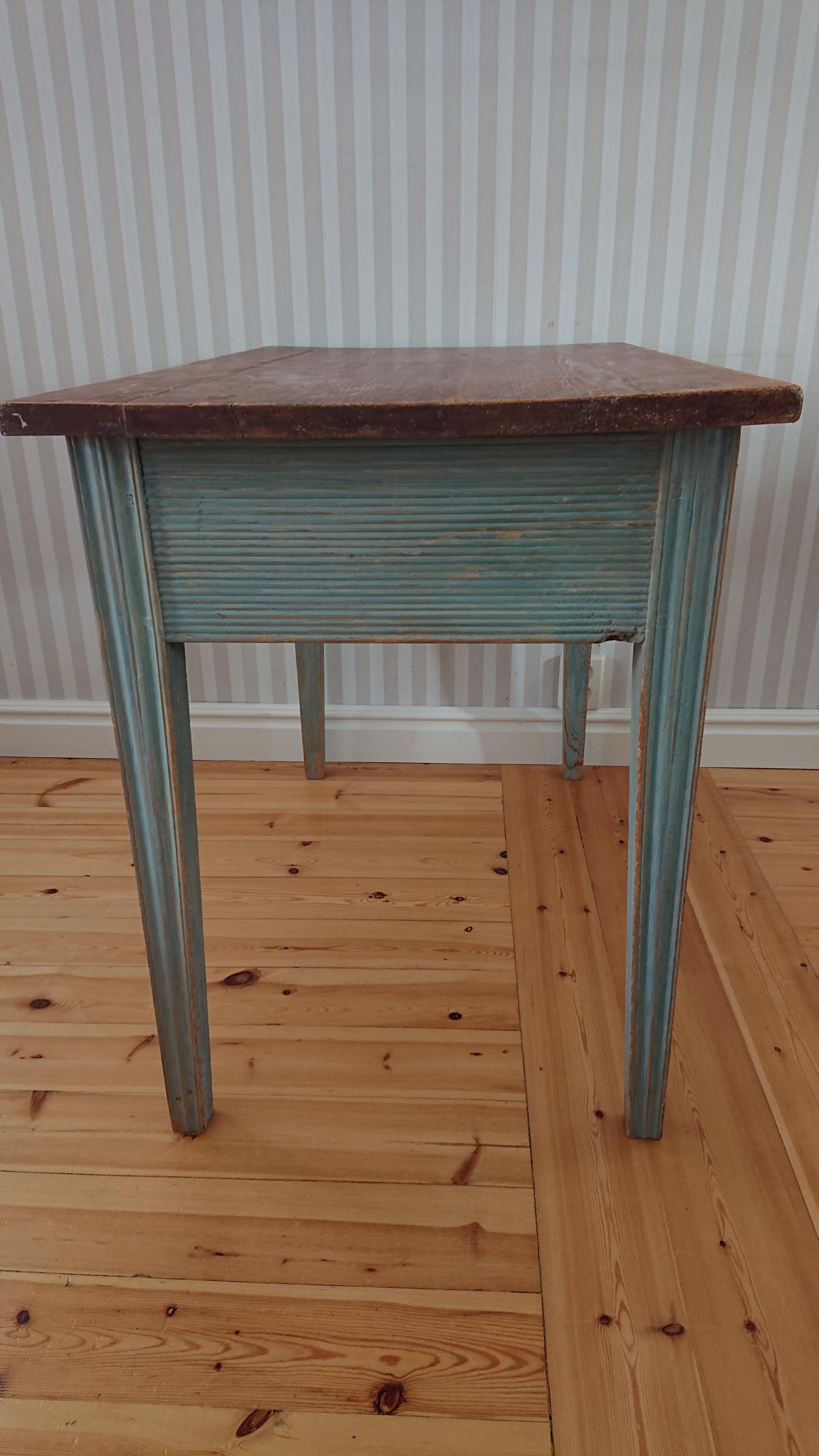 Early 19th Century Swedish  antique  rustic Gustavian Desk with Original Paint For Sale 10