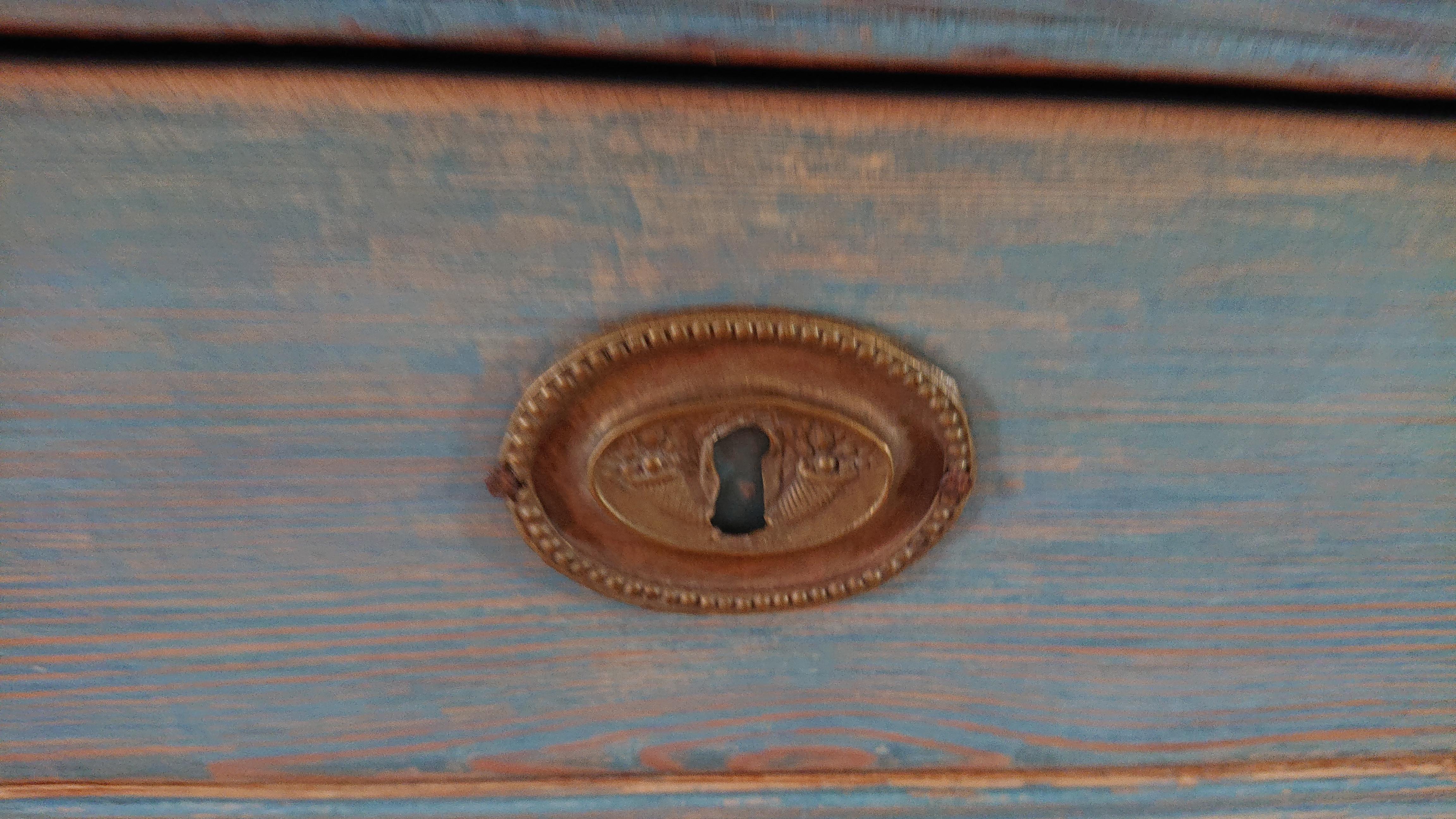 Early 19th Century Swedish  antique  rustic Gustavian Desk with Original Paint In Good Condition For Sale In Boden, SE