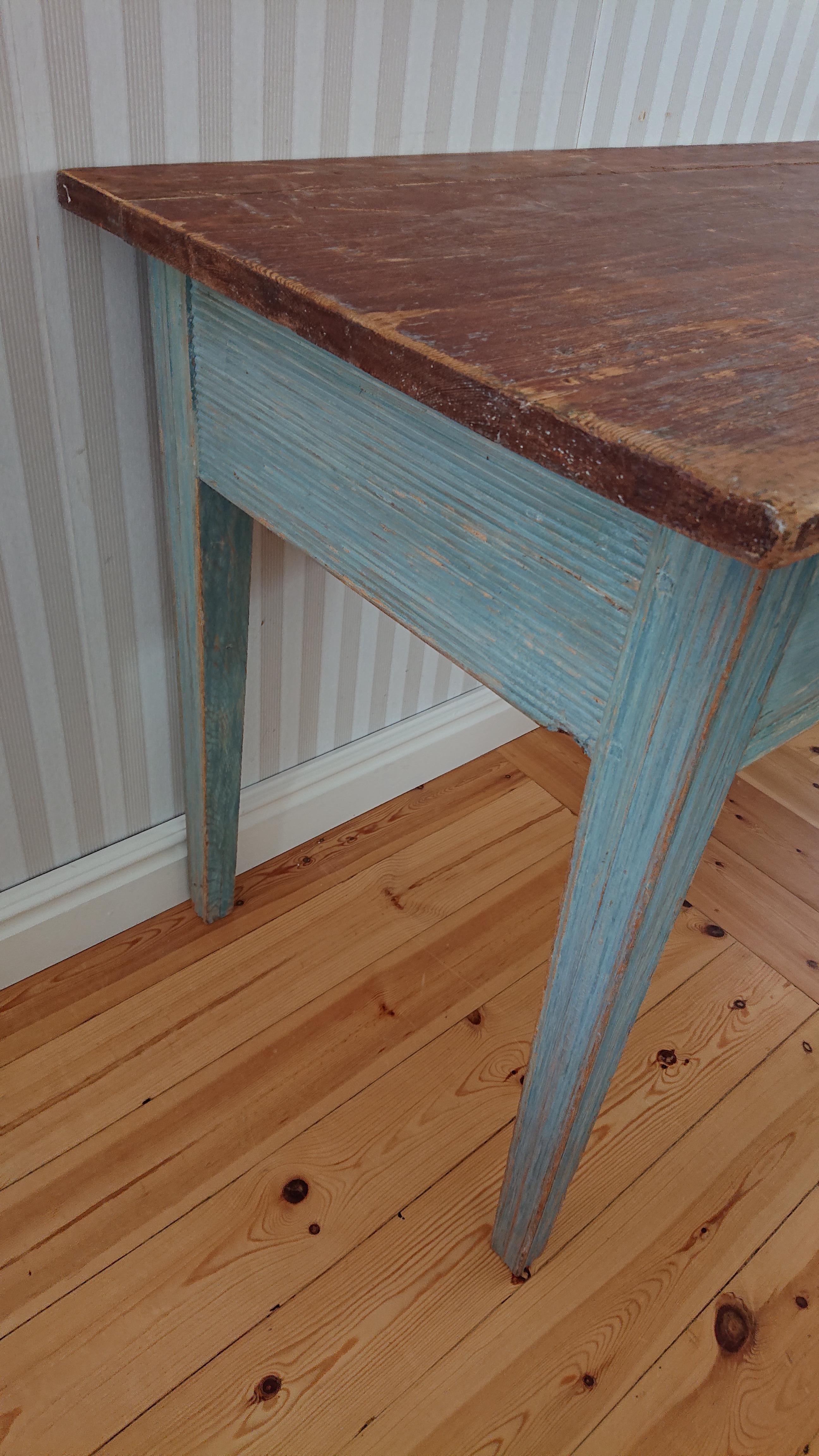 Early 19th Century Swedish  antique  rustic Gustavian Desk with Original Paint For Sale 2