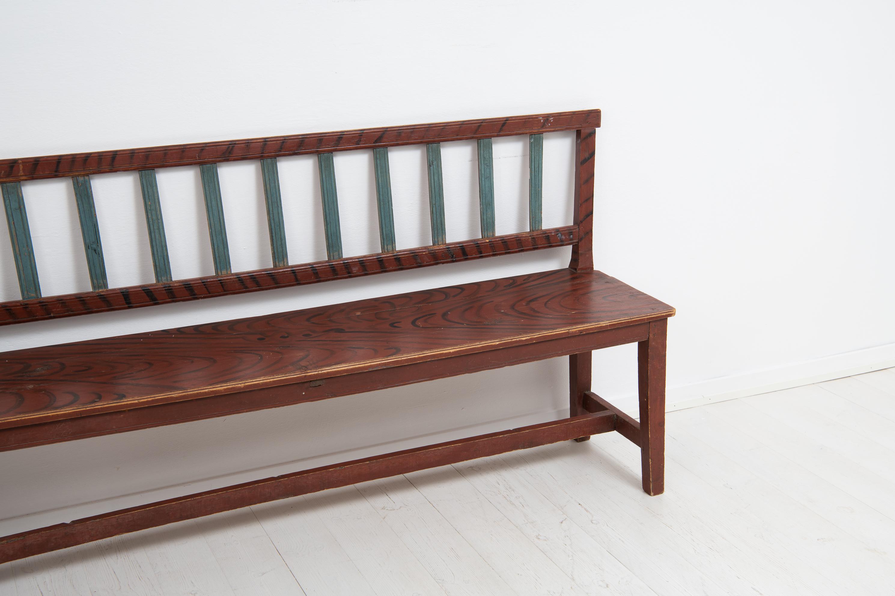Schwedisches Gustavianisches Volkskunst-Sofa oder -Bank aus dem frühen 19. Jahrhundert (Kiefernholz) im Angebot