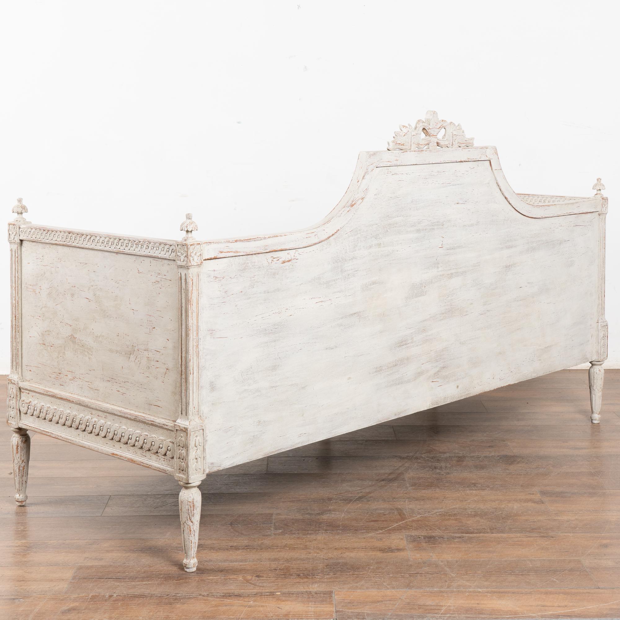 Early 19th Century Swedish Gustavian Gray Settee Bench For Sale 10