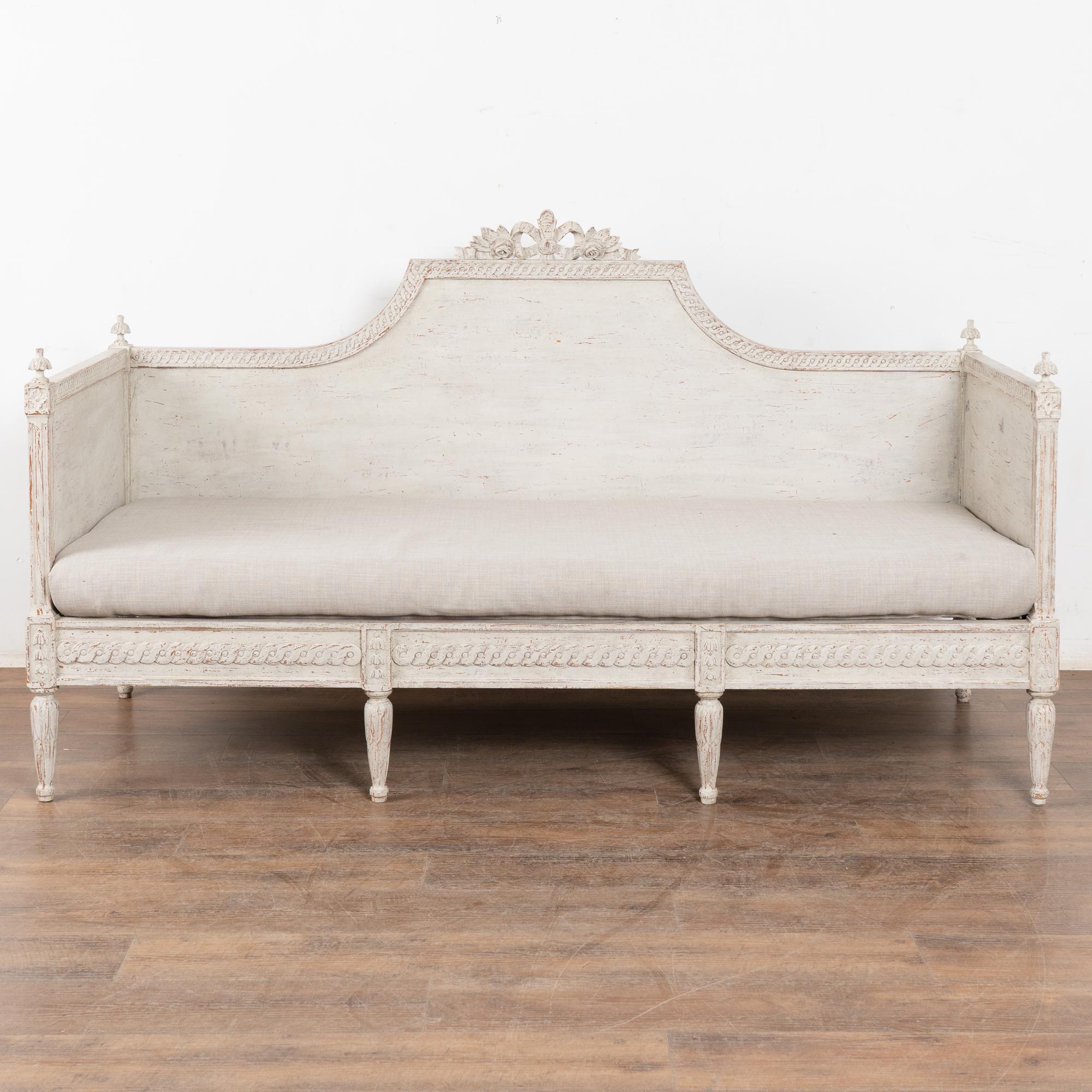 Early 19th Century Swedish Gustavian Gray Settee Bench In Good Condition For Sale In Round Top, TX