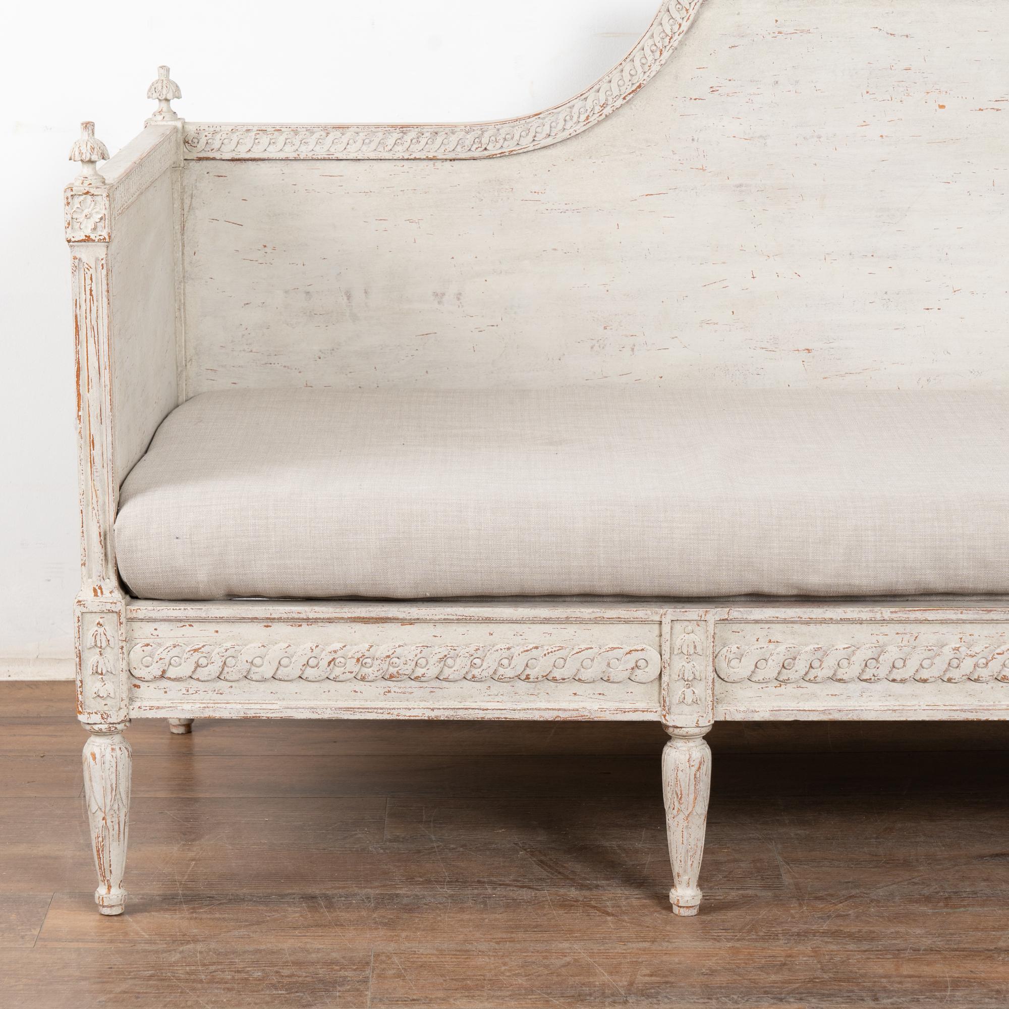 Early 19th Century Swedish Gustavian Gray Settee Bench For Sale 3