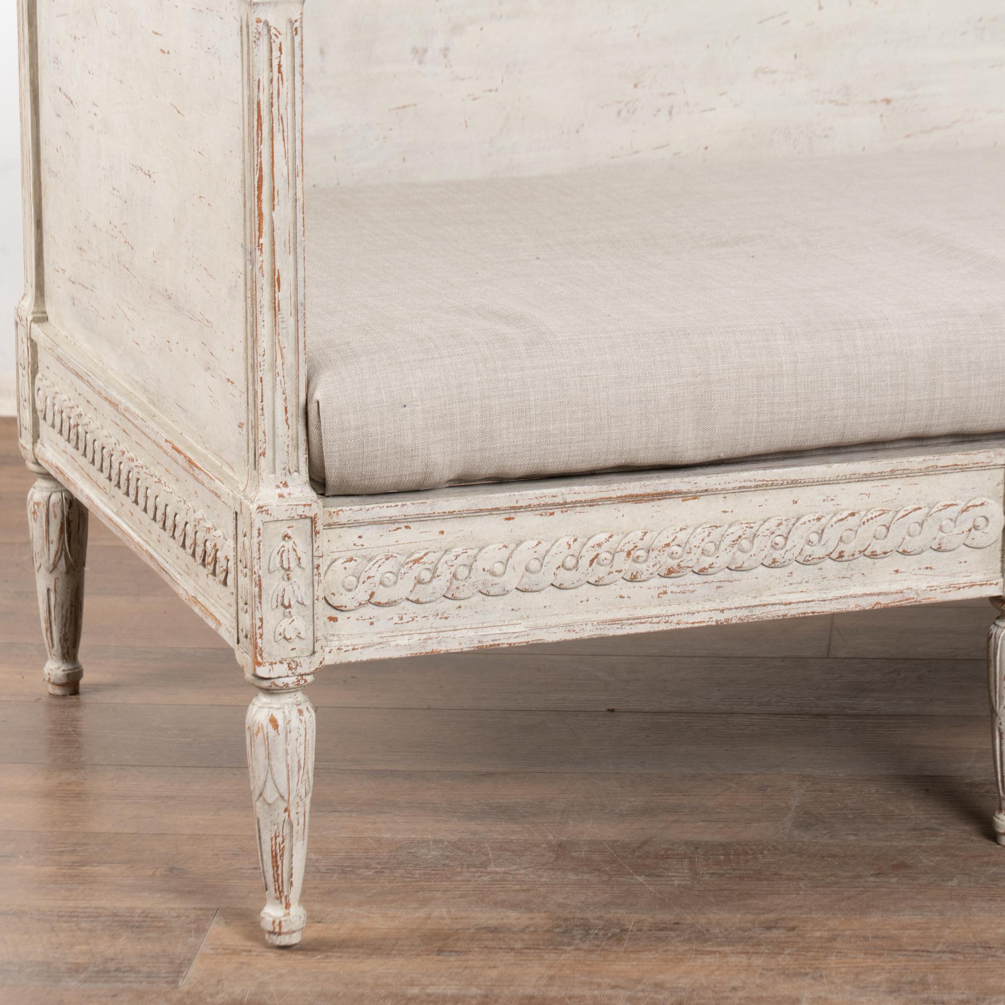 Early 19th Century Swedish Gustavian Gray Settee Bench For Sale 5
