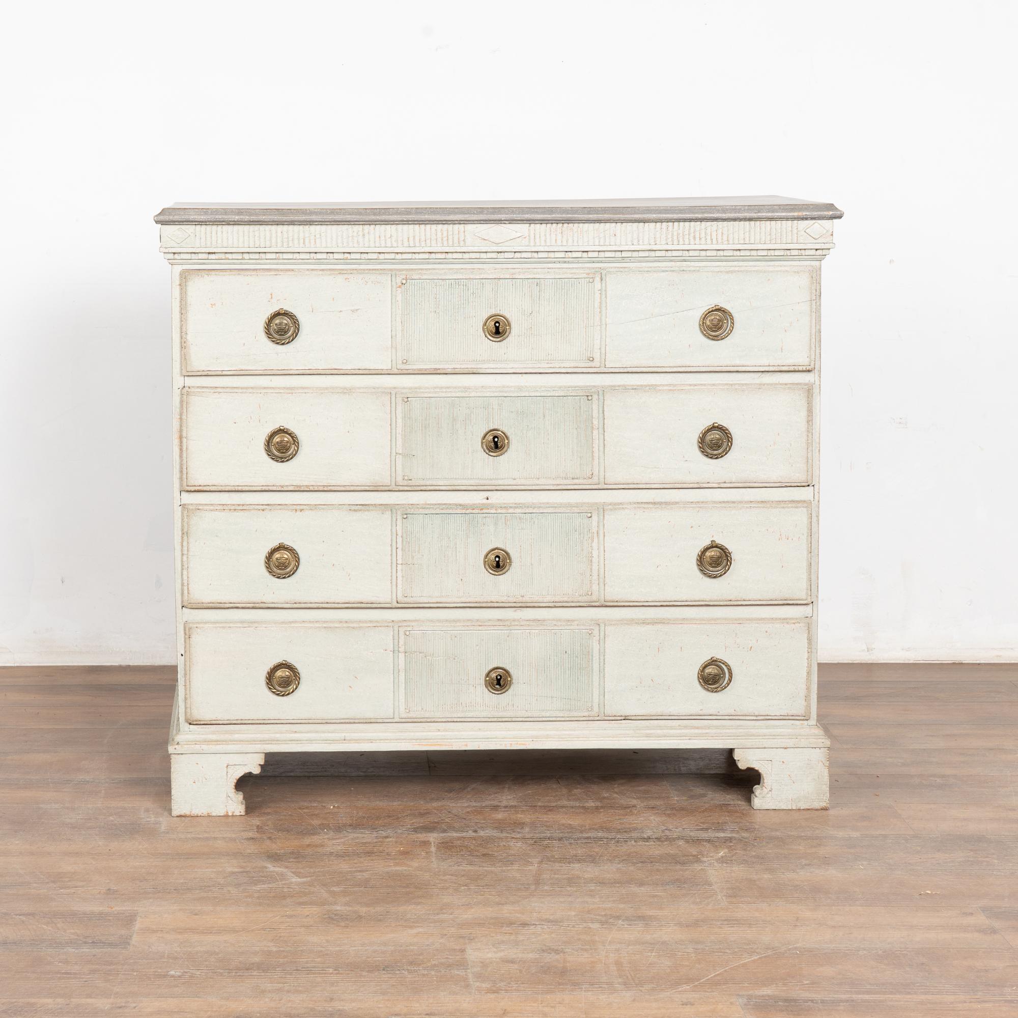 Brass Early 19th Century Swedish Gustavian Large Gray Chest of Four Drawers For Sale