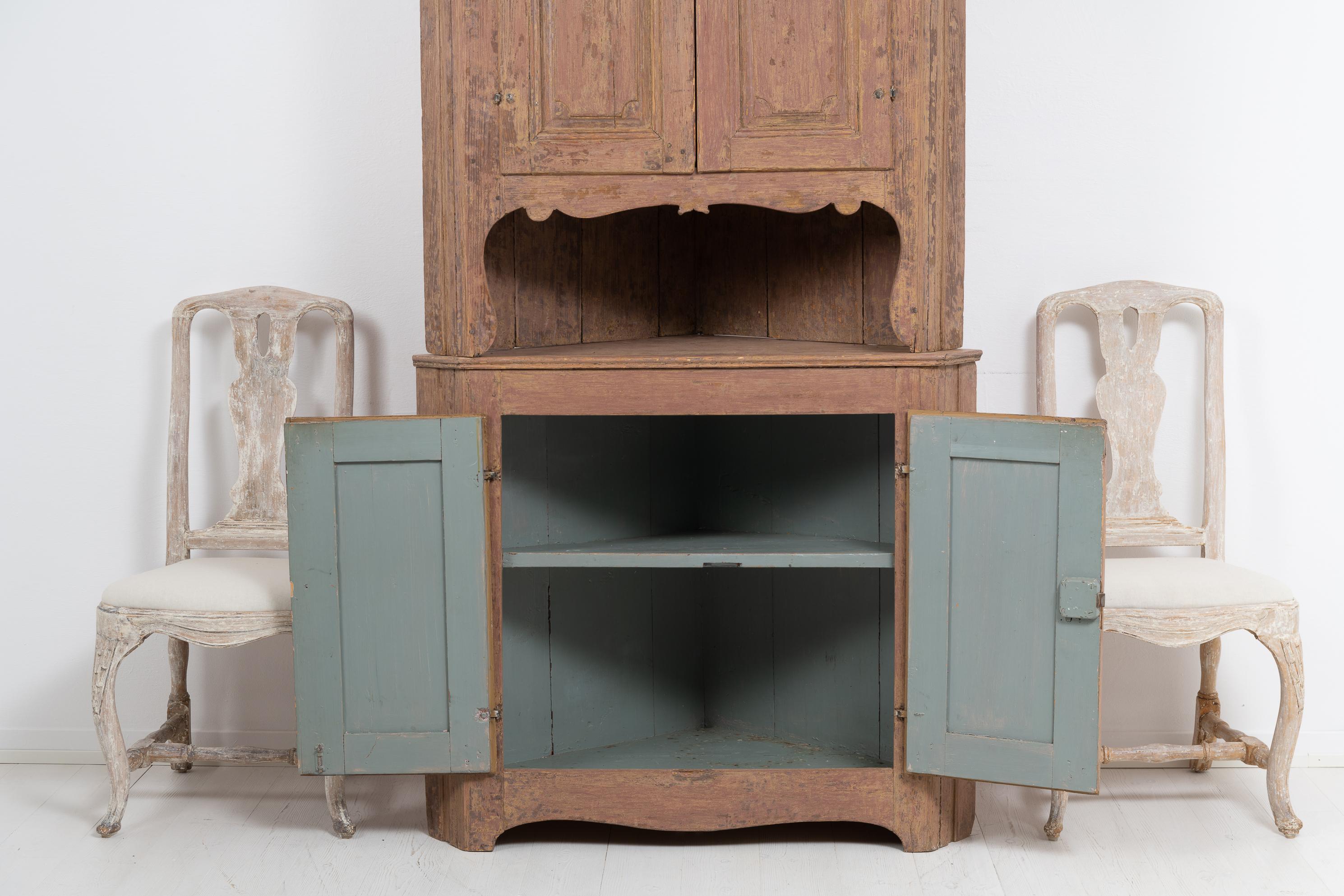 Early 19th Century Swedish Gustavian Neoclassic Corner Cabinet In Good Condition In Kramfors, SE