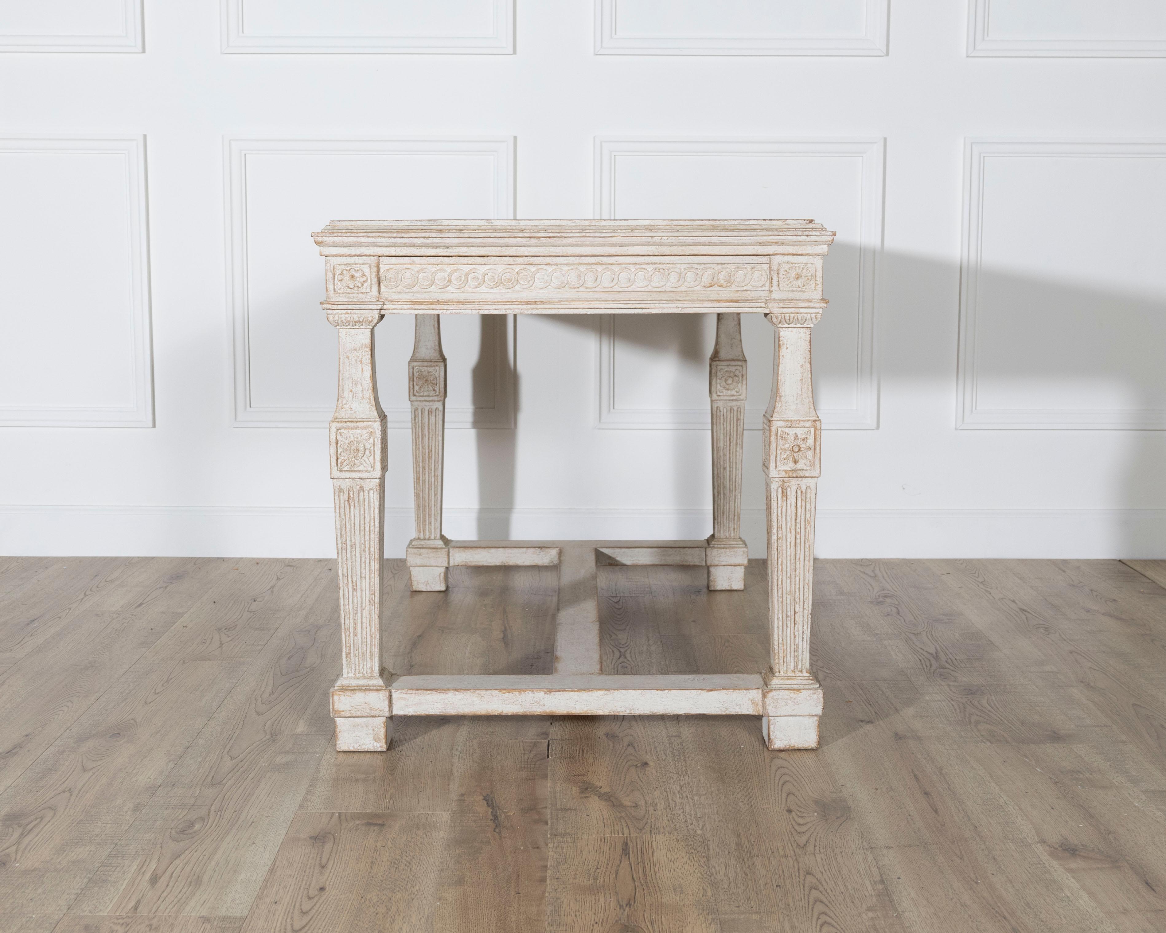 Table console suédoise gustavienne peinte du début du 19e siècle en vente 1