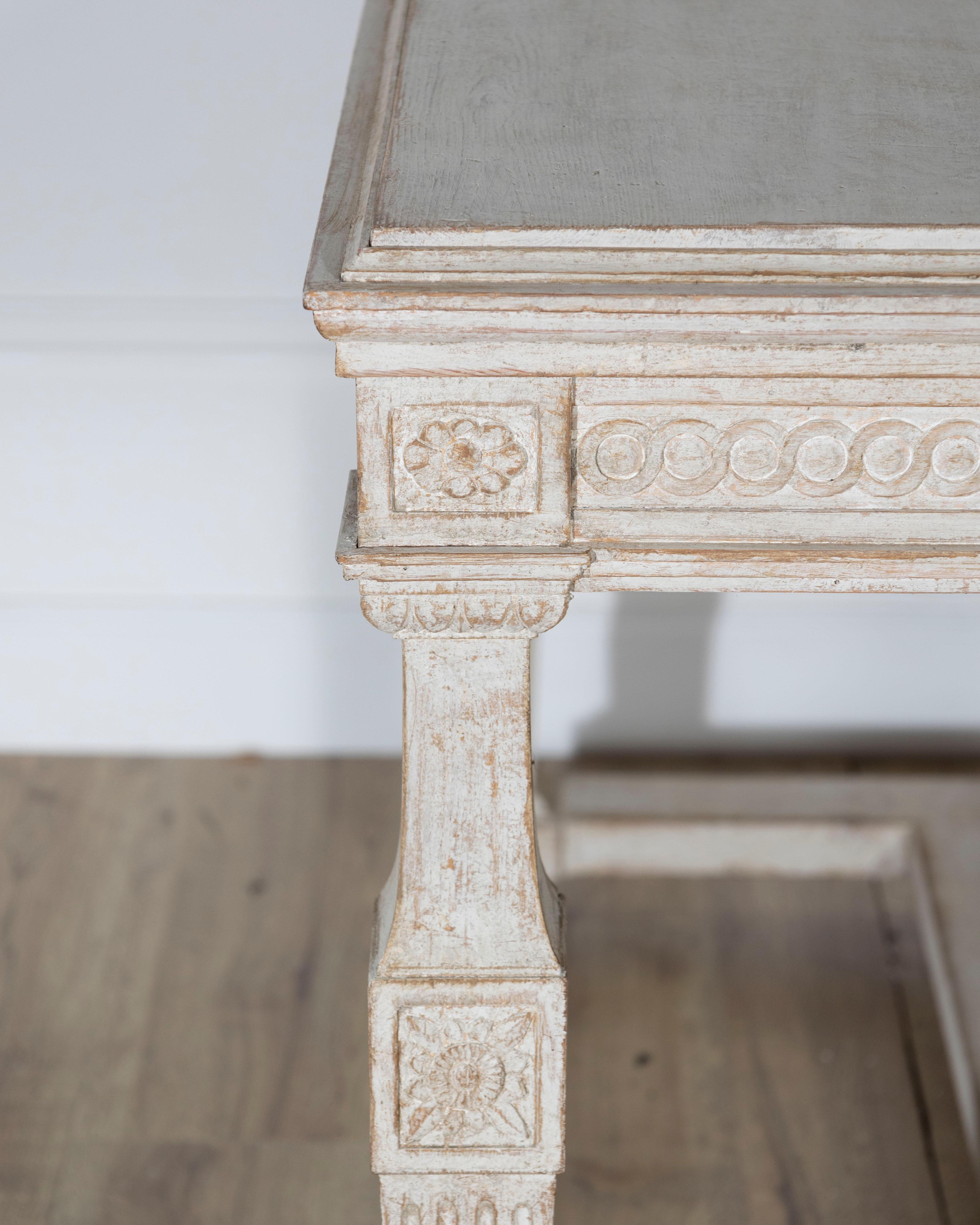 Table console suédoise gustavienne peinte du début du 19e siècle en vente 2