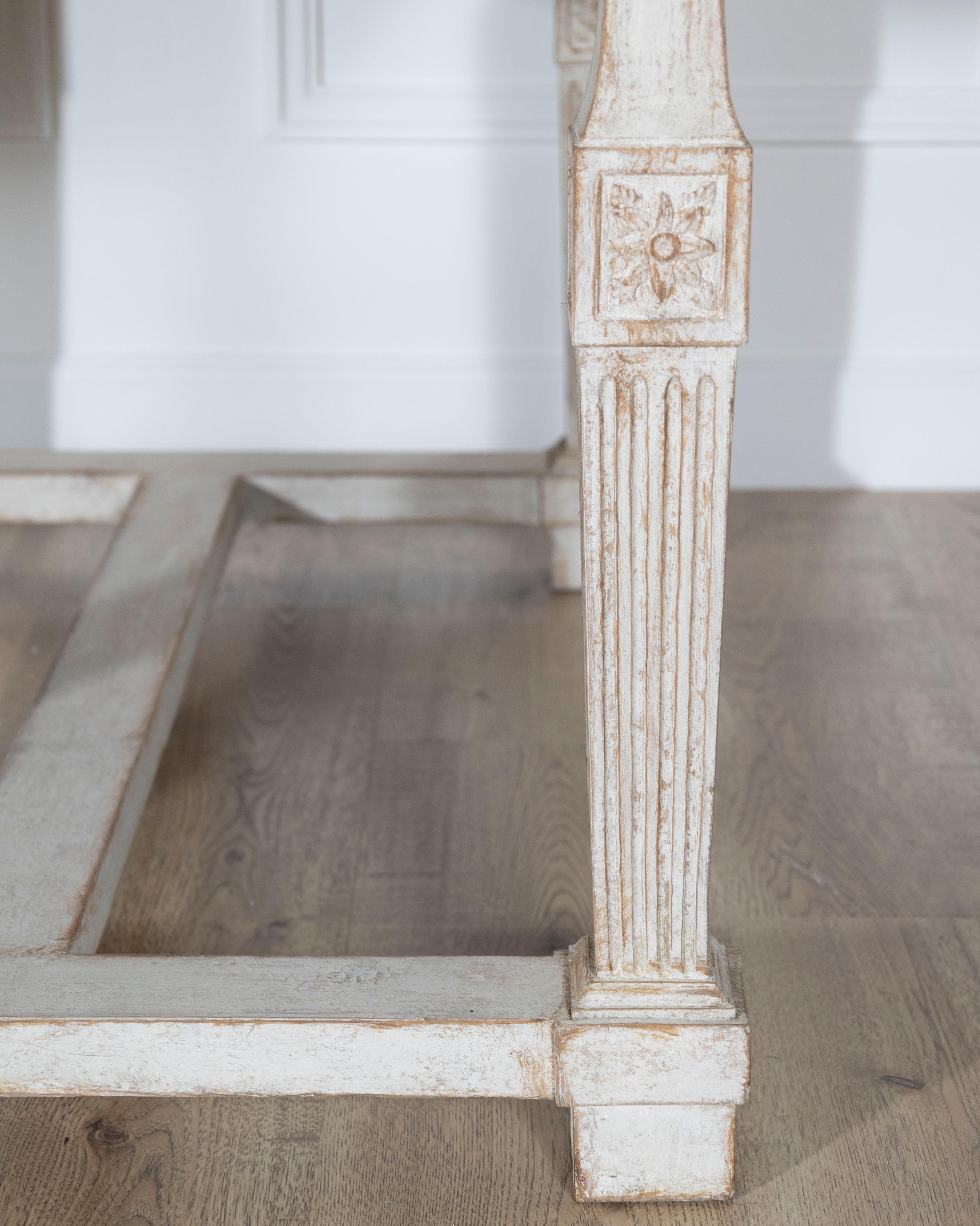 Table console suédoise gustavienne peinte du début du 19e siècle en vente 3