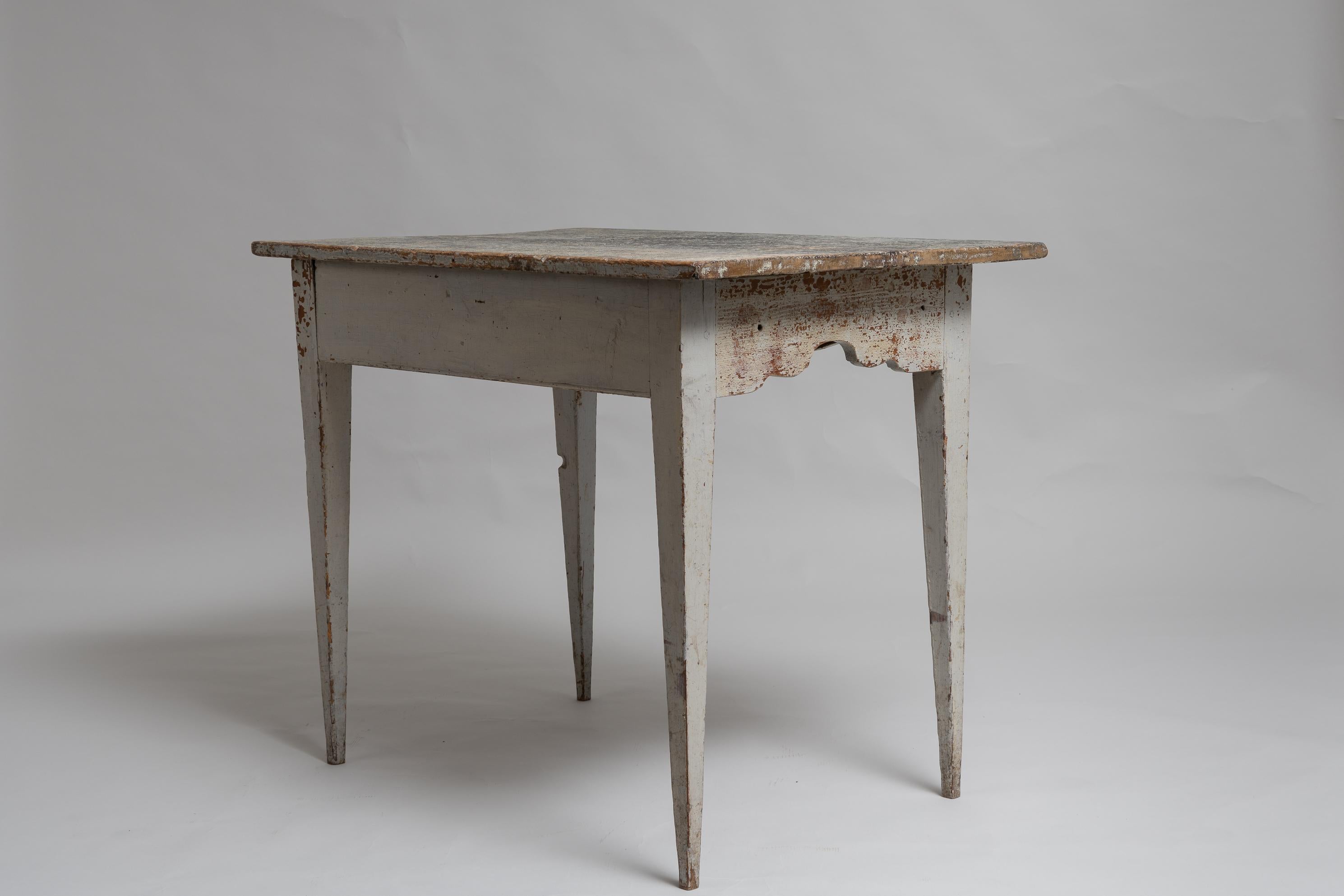 Early 19th Century Swedish Gustavian Pine Wall Table In Good Condition For Sale In Kramfors, SE