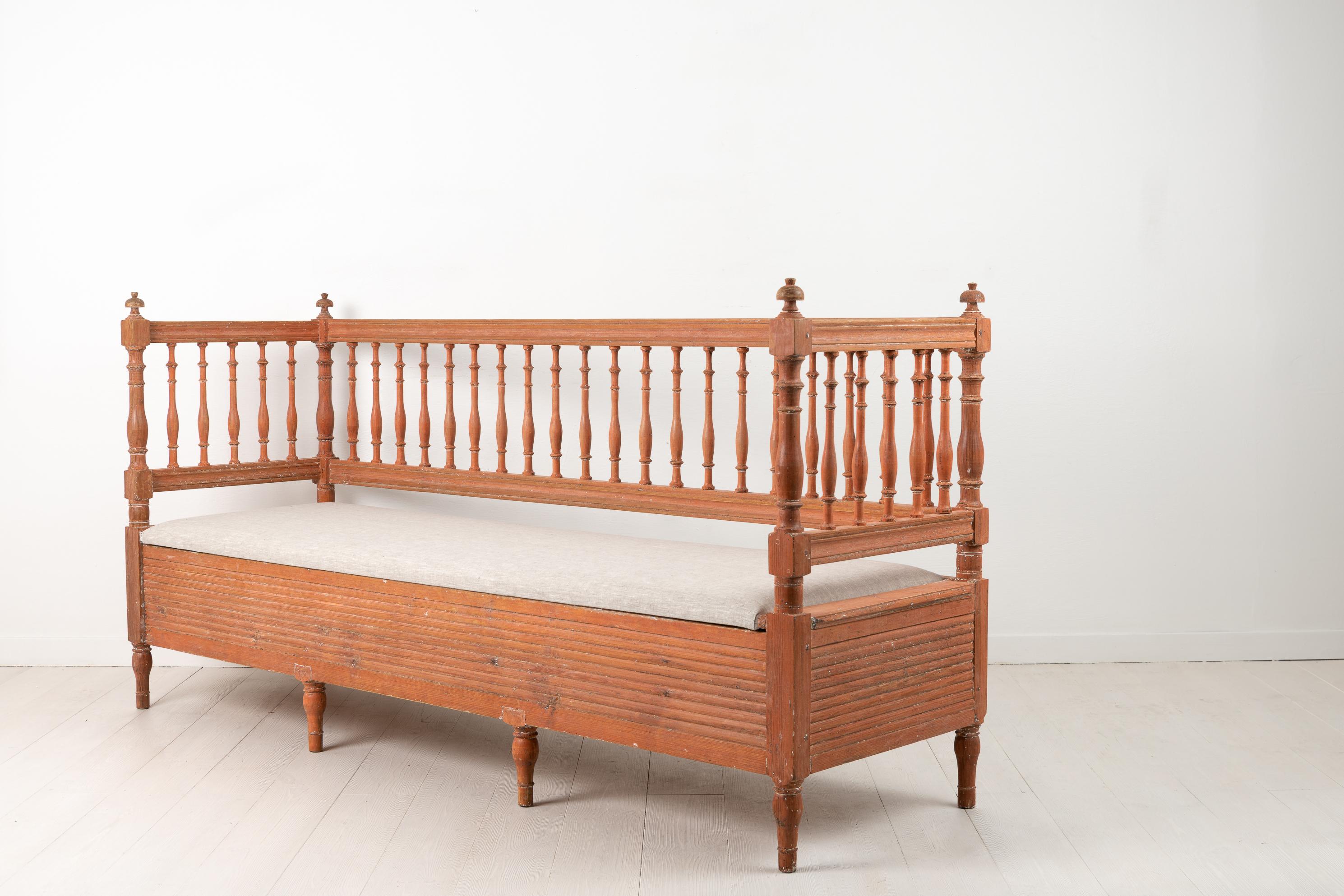 Antique Genuine Swedish Gustavian Pine Provincial Sofa Bench  In Good Condition For Sale In Kramfors, SE
