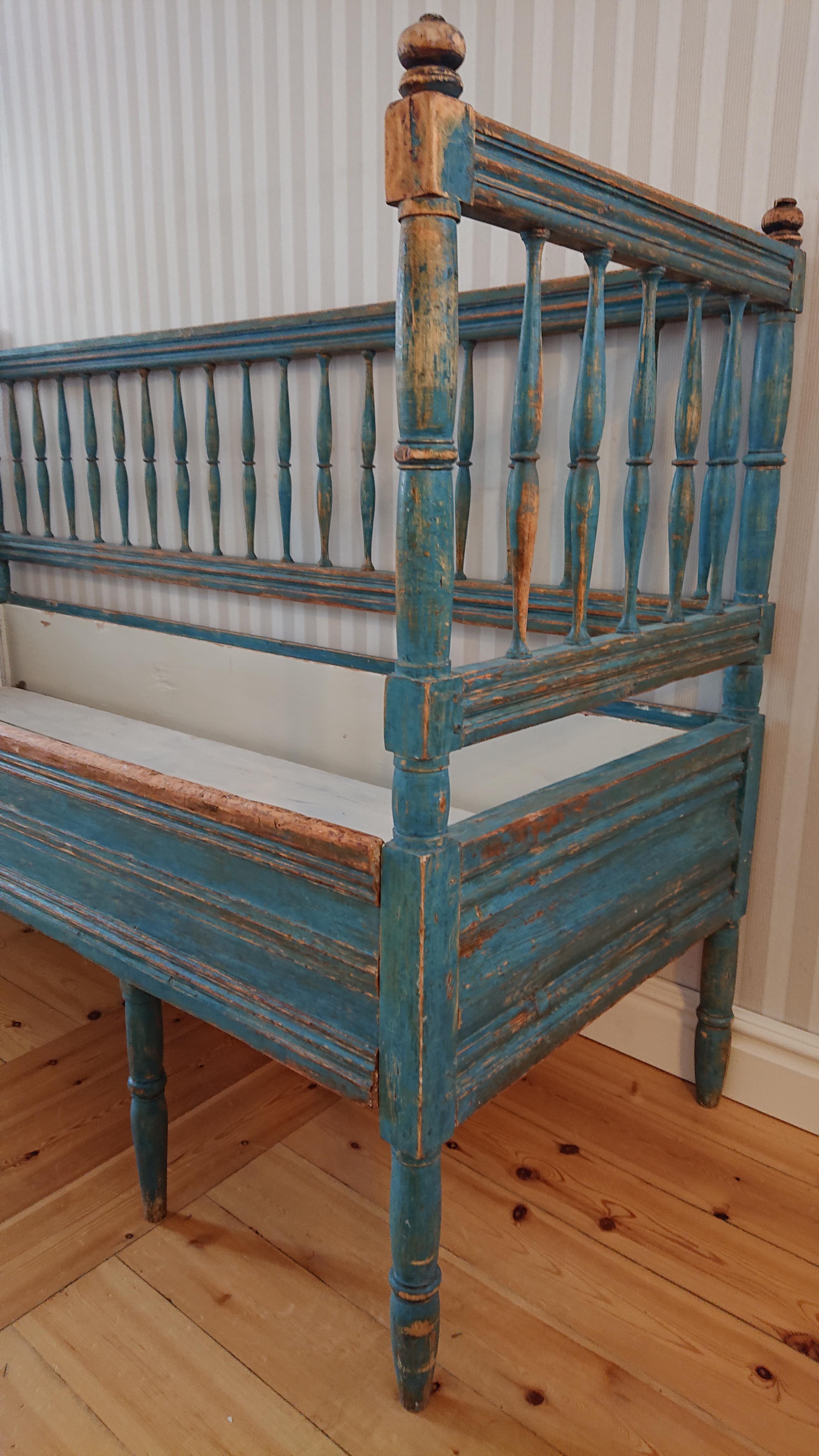Early 19th Century Swedish Antique Rustic  Gustavian Sofa with Original paint  For Sale 10
