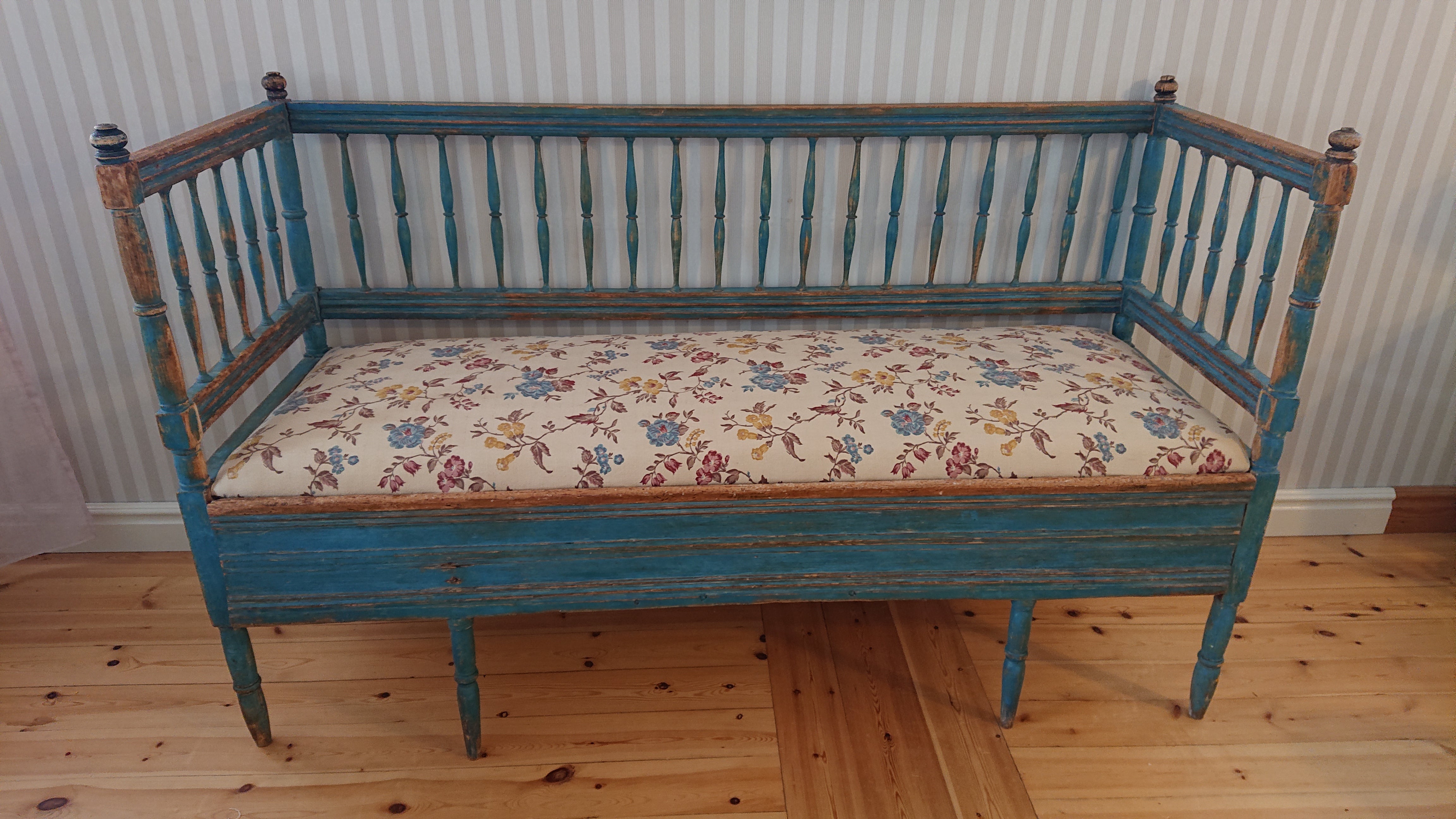 Early 19th Century  Antique Rustic Swedish Gustavian Provincial Sofa from Råneå Norrbotten ,Northern Sweden.
A beautiful Swedish Gustavian sofa which has been hand-scraped back to its 
 well preserved original colour.
The sofa has a lovely blue