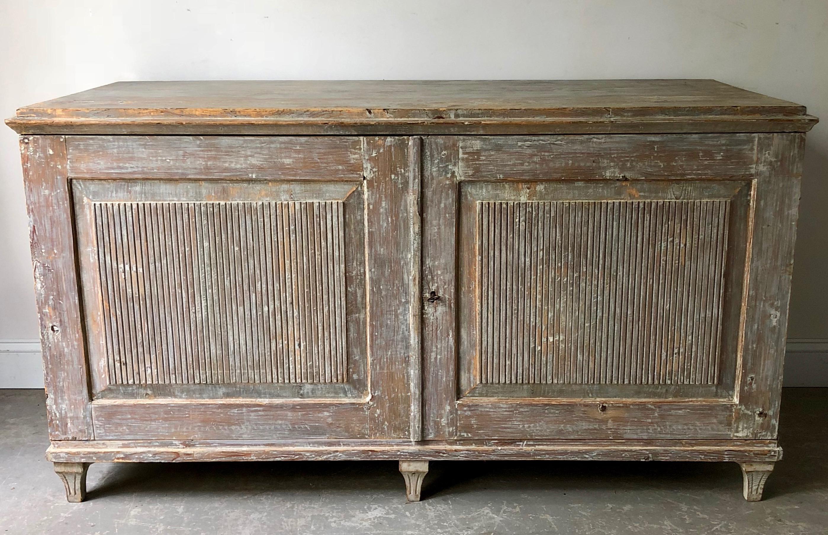 An elegant, very large early 19th century Gustavian period sideboard with beautify carved reeded and panelled door fronts on fluted tapered feet,
Stockholm, Sweden, circa 1800.
Surprising pieces and objects, authentic, decorative and rare items.