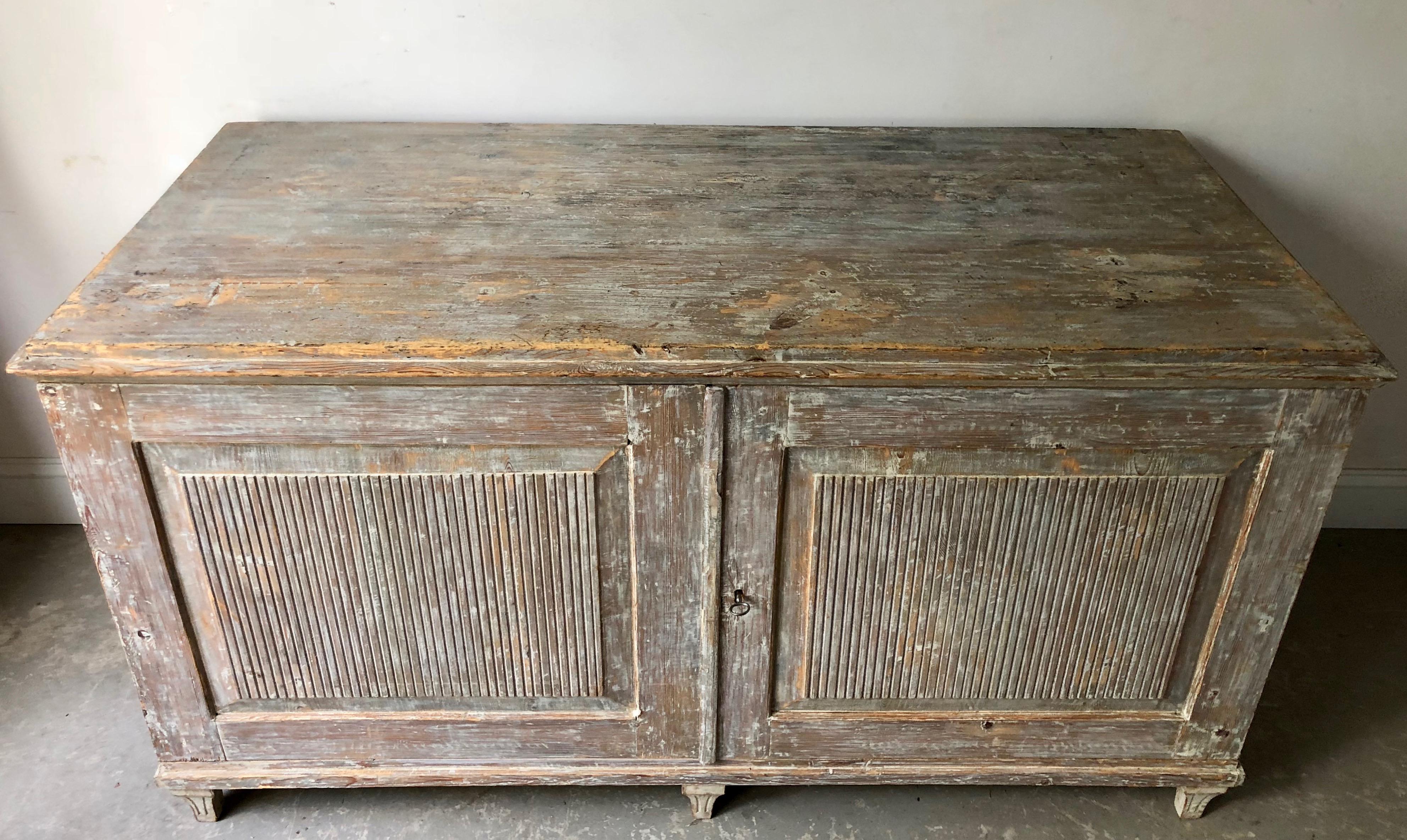 Early 19th Century Swedish Gustavian Sideboard In Good Condition In Charleston, SC