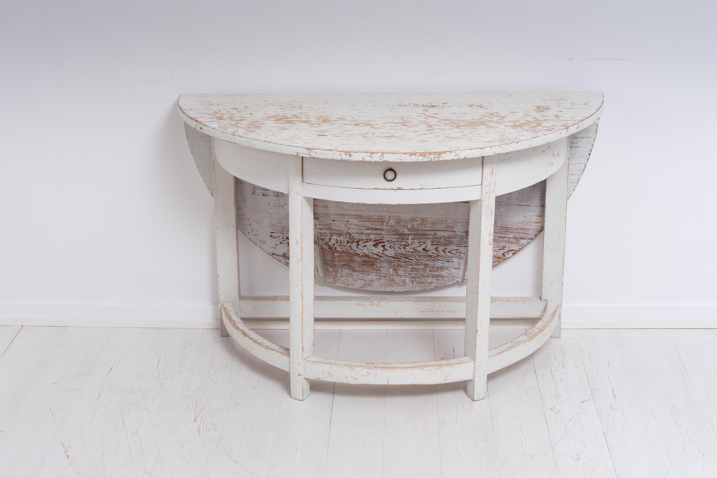 Early 19th Century Swedish Gustavian White Country Drop Leaf Table For Sale 5