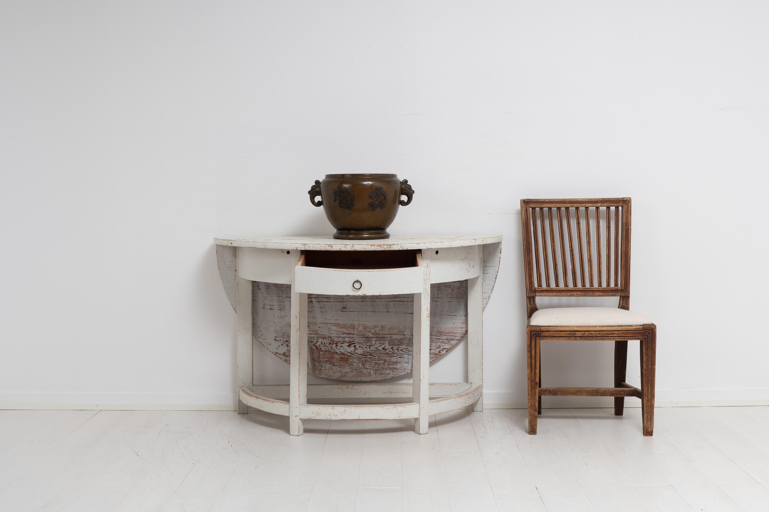 Hand-Crafted Early 19th Century Swedish Gustavian White Country Drop Leaf Table For Sale