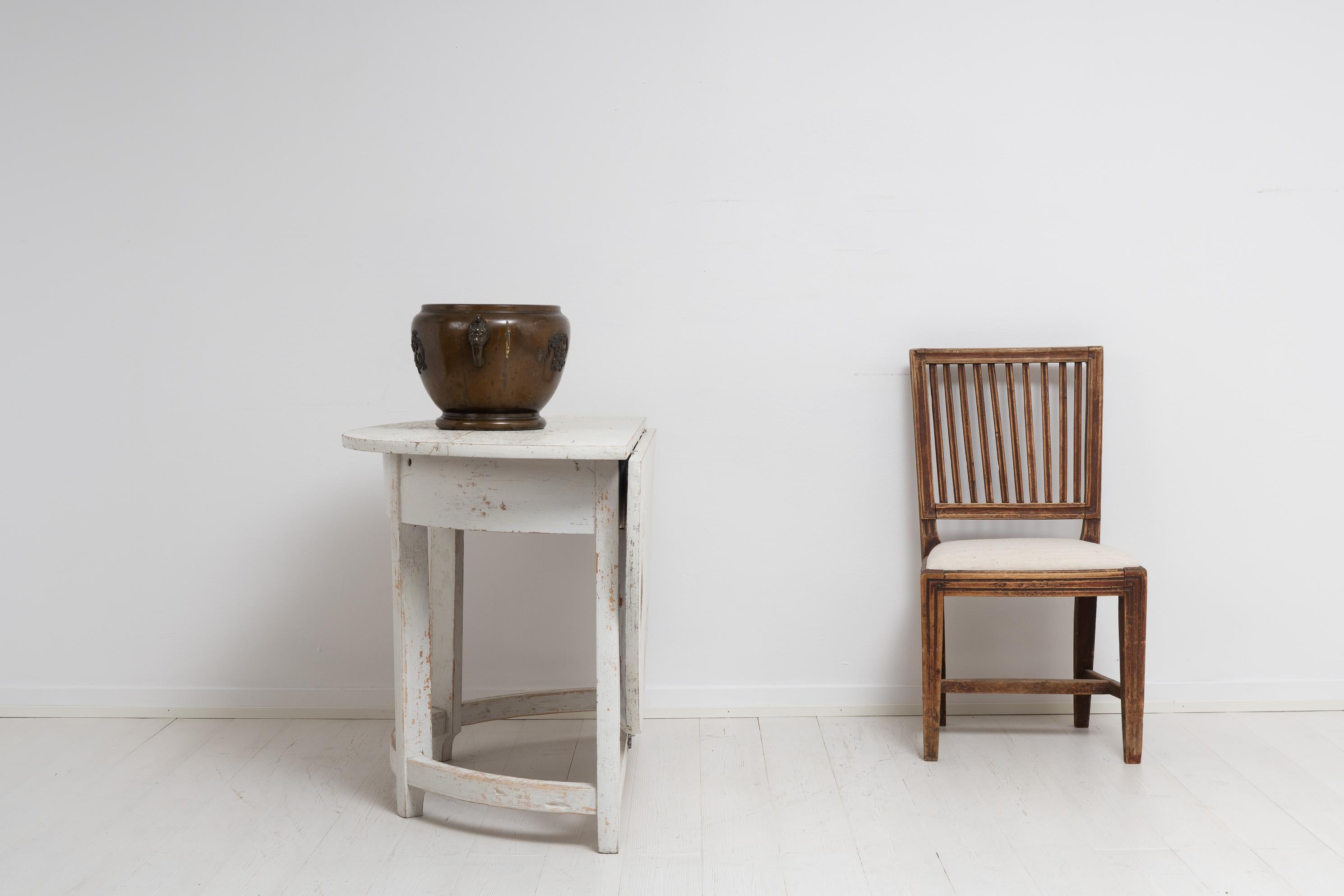 Pine Early 19th Century Swedish Gustavian White Country Drop Leaf Table For Sale