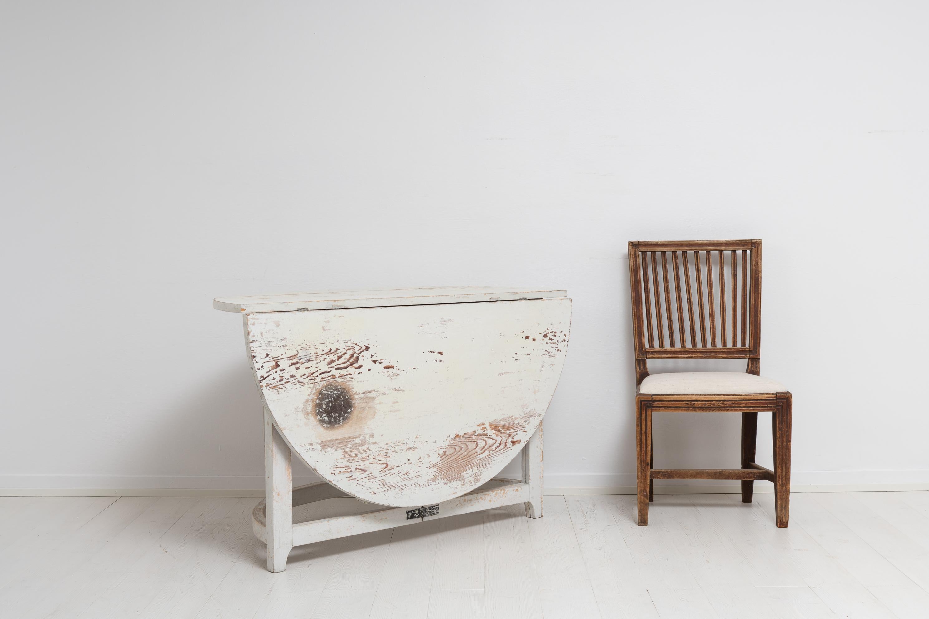 Early 19th Century Swedish Gustavian White Country Drop Leaf Table For Sale 3