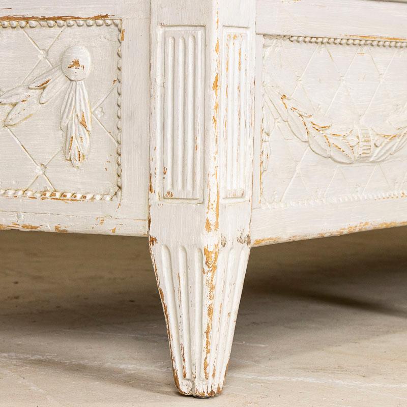 Early 19th Century Swedish Gustavian White Painted Settee Bench For Sale 6