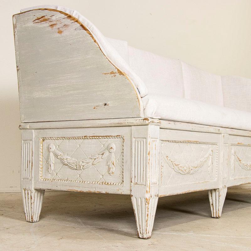 Early 19th Century Swedish Gustavian White Painted Settee Bench For Sale 8