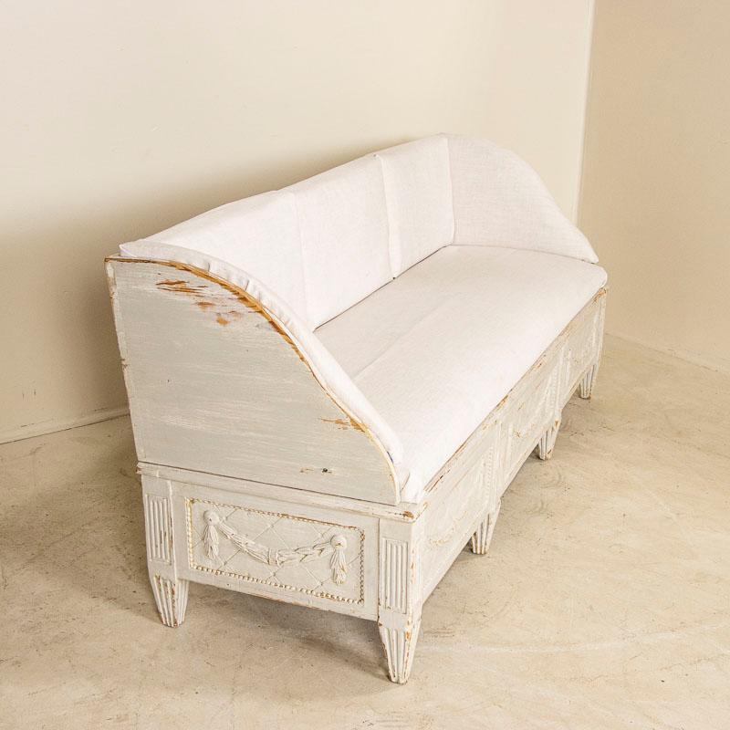 Early 19th Century Swedish Gustavian White Painted Settee Bench For Sale 1