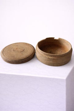 Scatola con coperchio in Oak Oak intagliato a mano dei primi del XIX secolo, arte popolare Wabi-Sabi