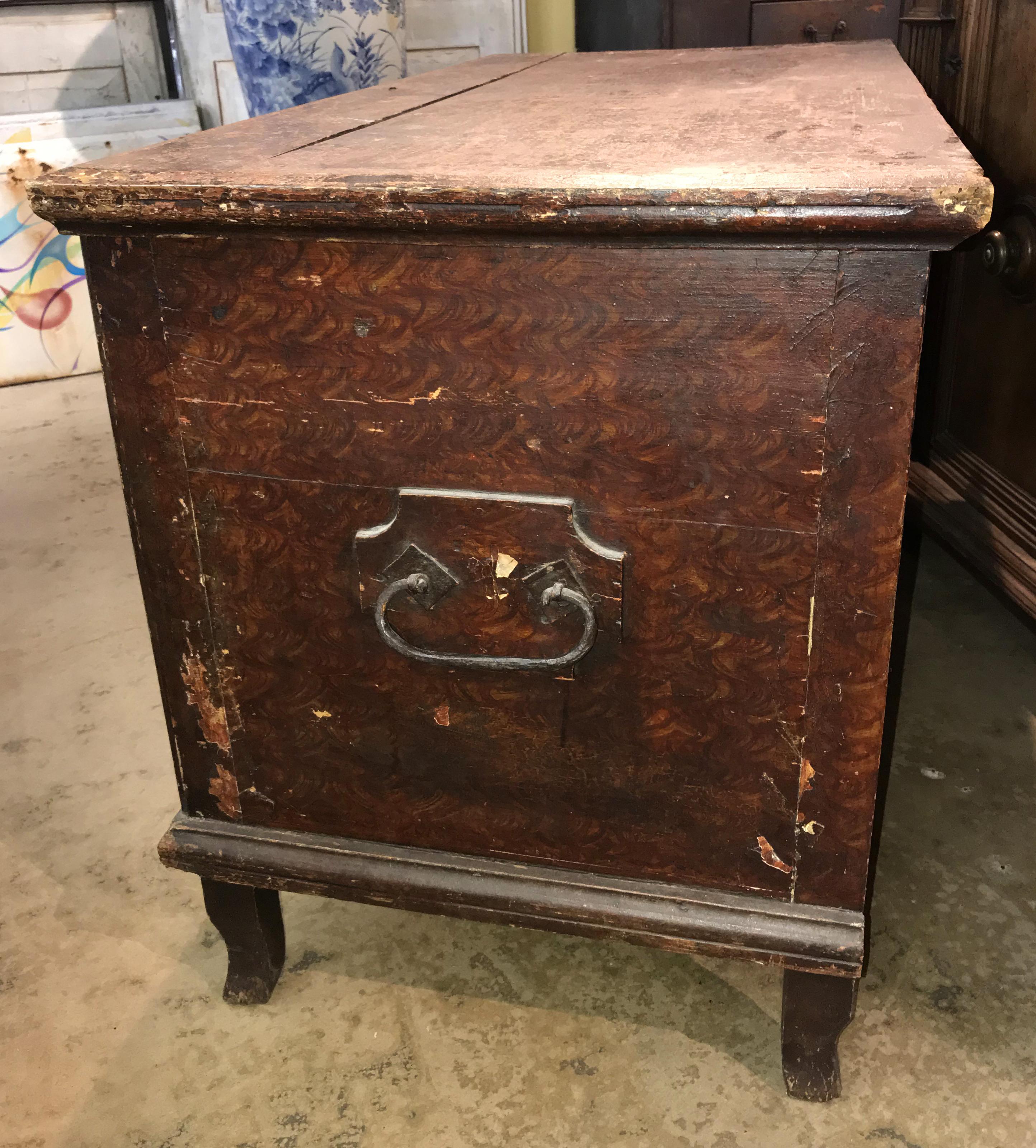 Early 19th Century Swedish Lift Top Grain Painted Blanket Chest In Good Condition In Milford, NH