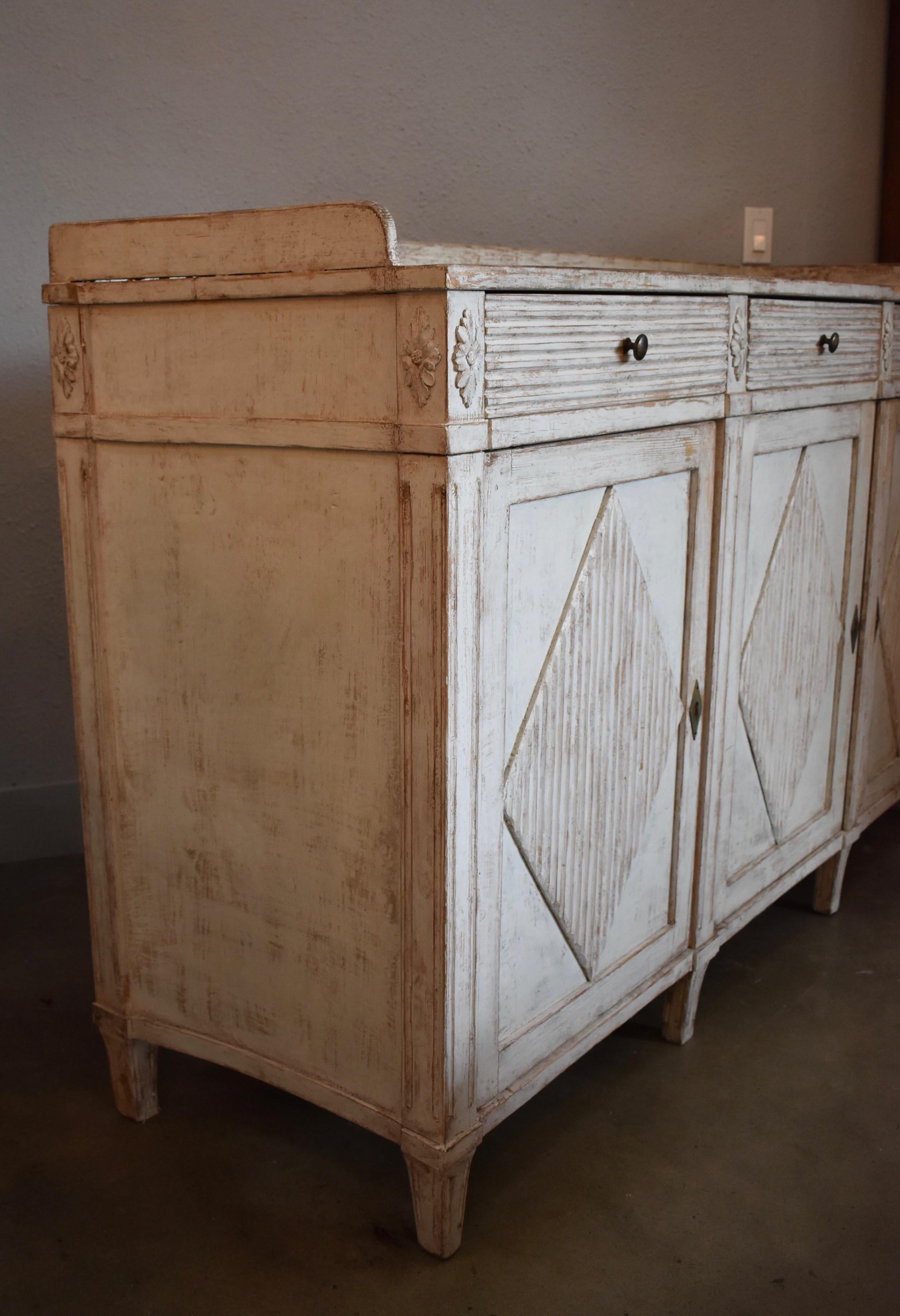 Early 19th Century Swedish Long Sideboard In Good Condition In Cardiff, CA