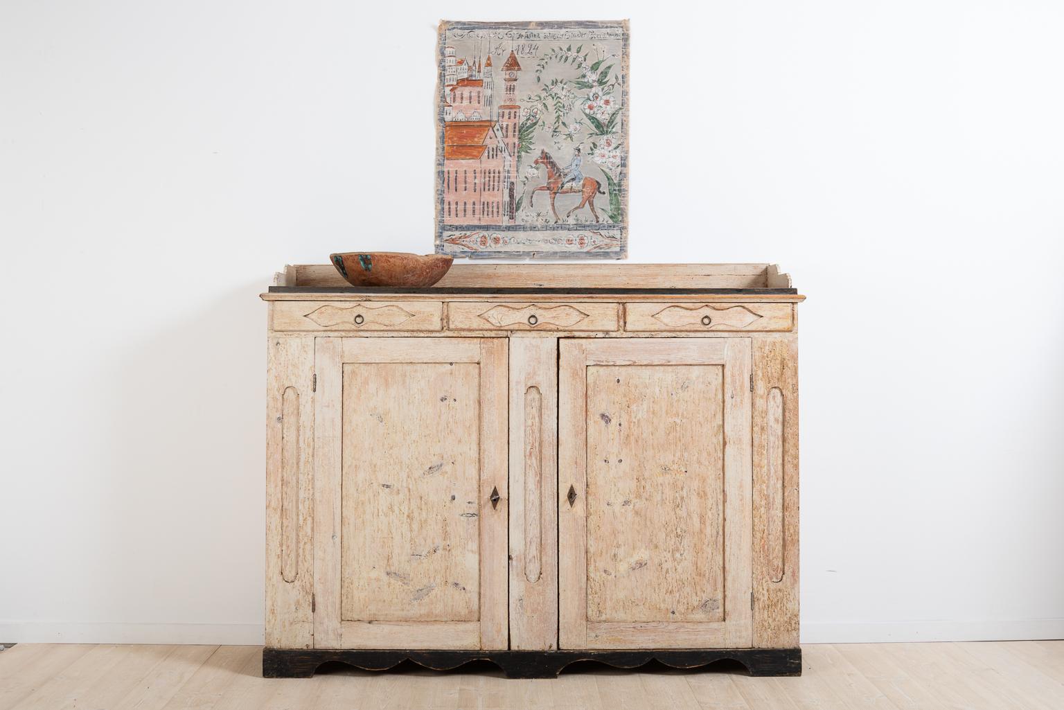 Swedish long sideboard manufactured during the early 19th century in Empire style. The sideboard has two-door and three drawers. Fully functional lock and key. The sideboard is scraped to original paint with interior paint from the late 19th