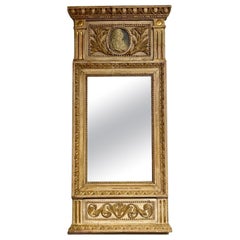 Miroir néo-classique suédois du début du XIXe siècle, sculpté et parcellaire doré