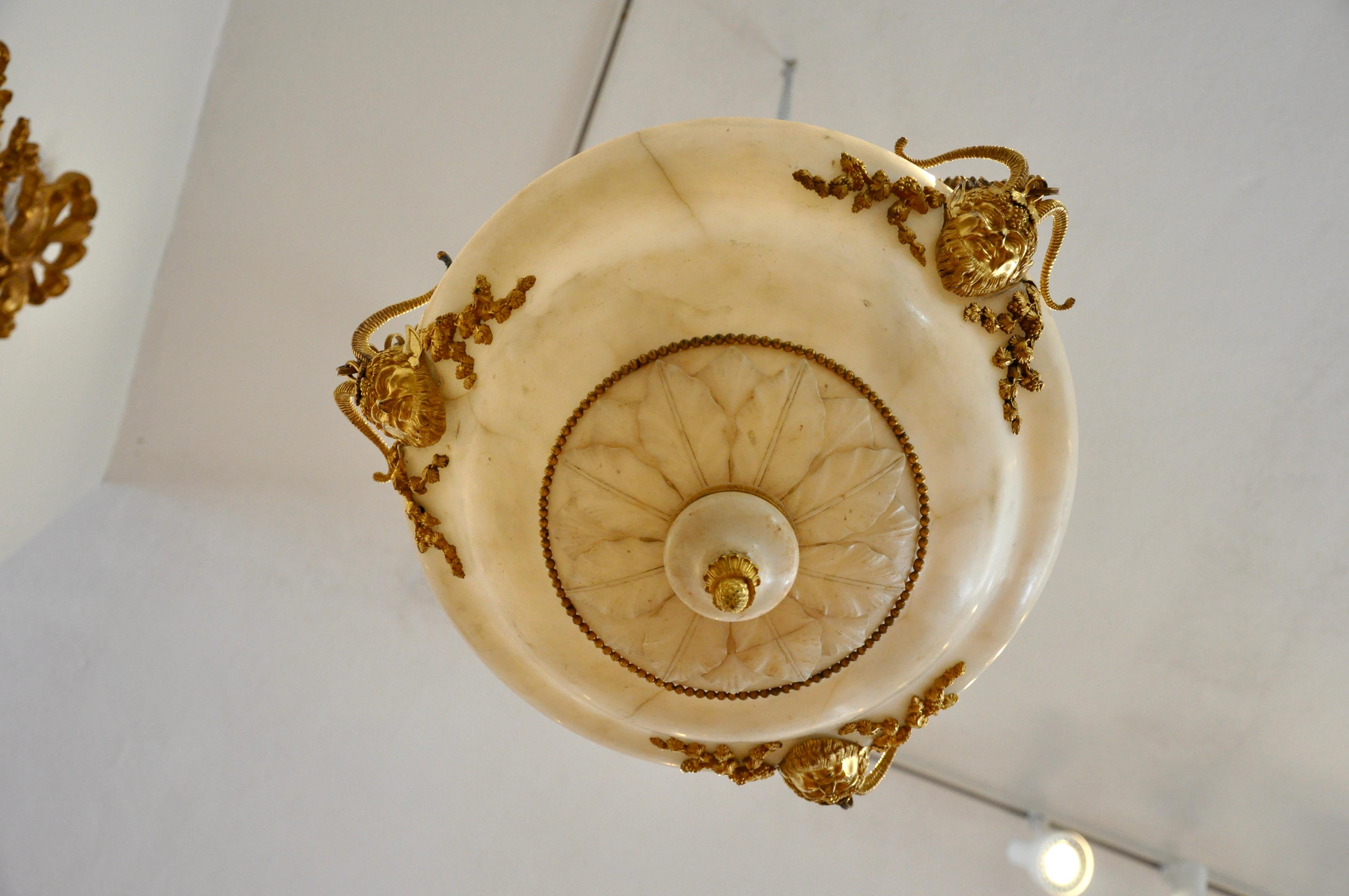 Early 19th Century Swedish Neoclassical Alabaster and Ormolu Chandelier 4