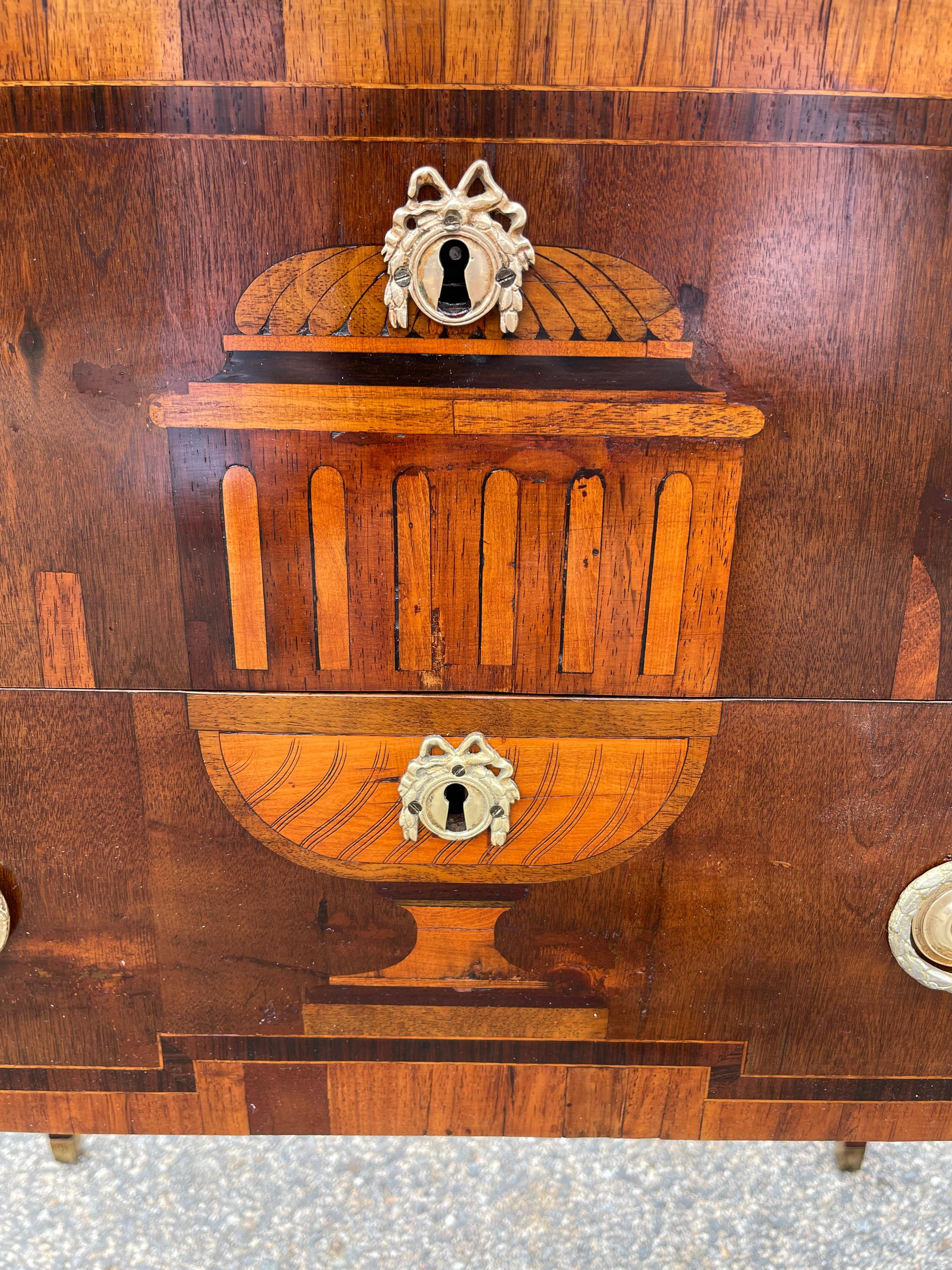 Early 19th Century Swedish Neoclassical Satinwood and Fruitwood Commode For Sale 7