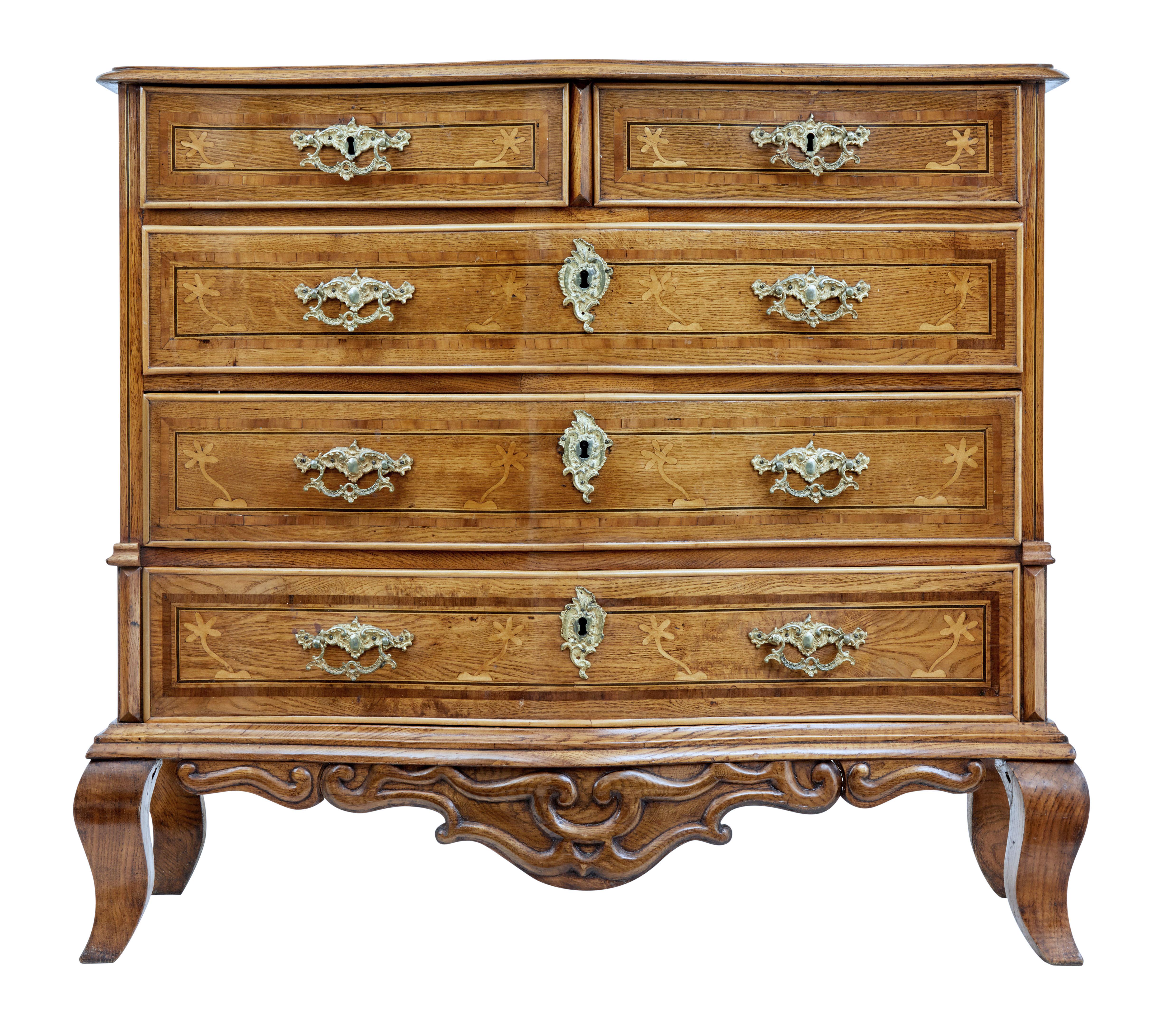 Early 19th century Swedish oak inlaid chest of drawers, circa 1800.

Rare Swedish period commode with a serpentine shaped front. Cock beaded drawer edges, inlaid with walnut and satinwood and ebony stringing

Inlaid birch design on the sides.