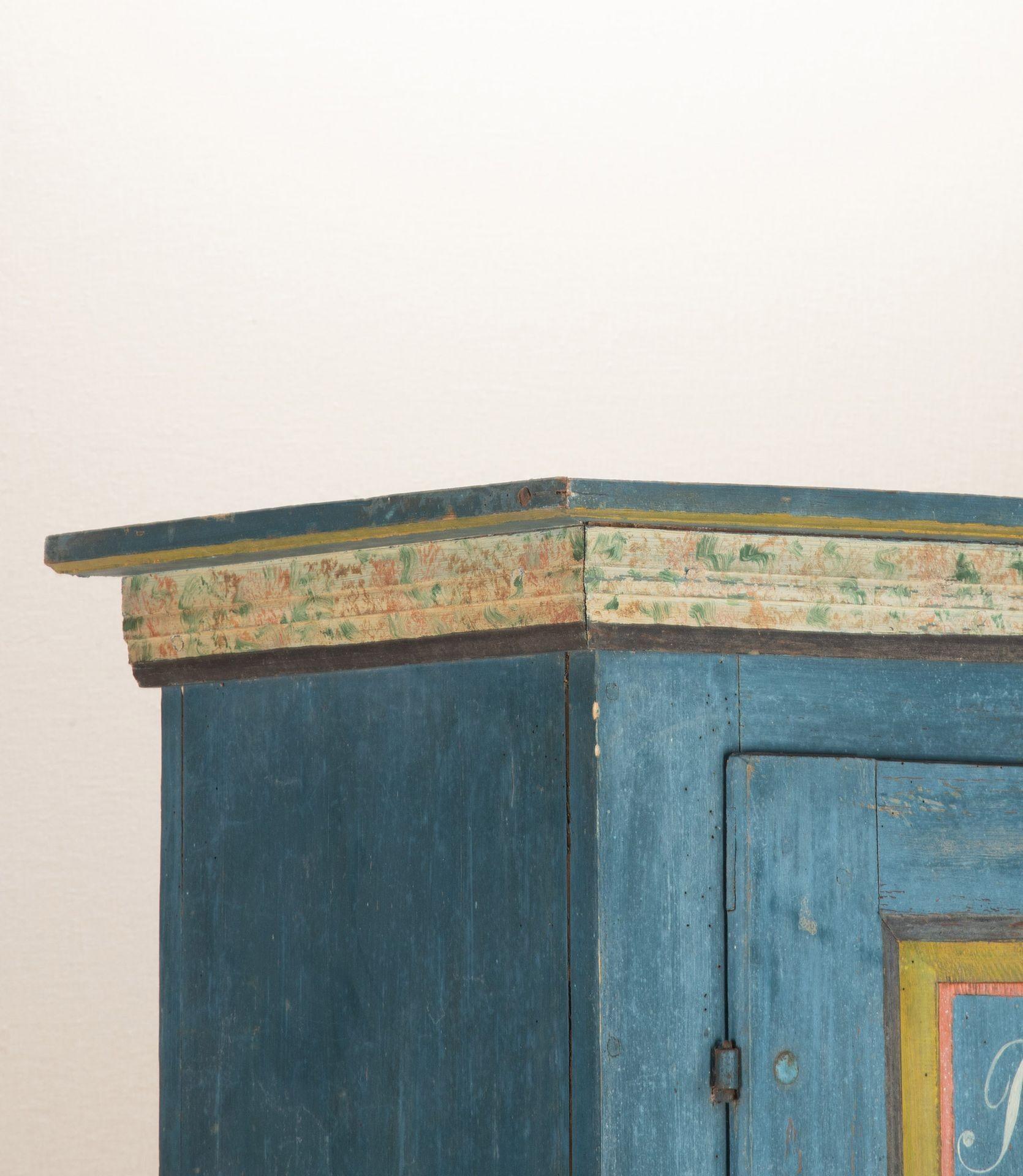 Armario pintado original sueco de principios del siglo XIX en venta 2
