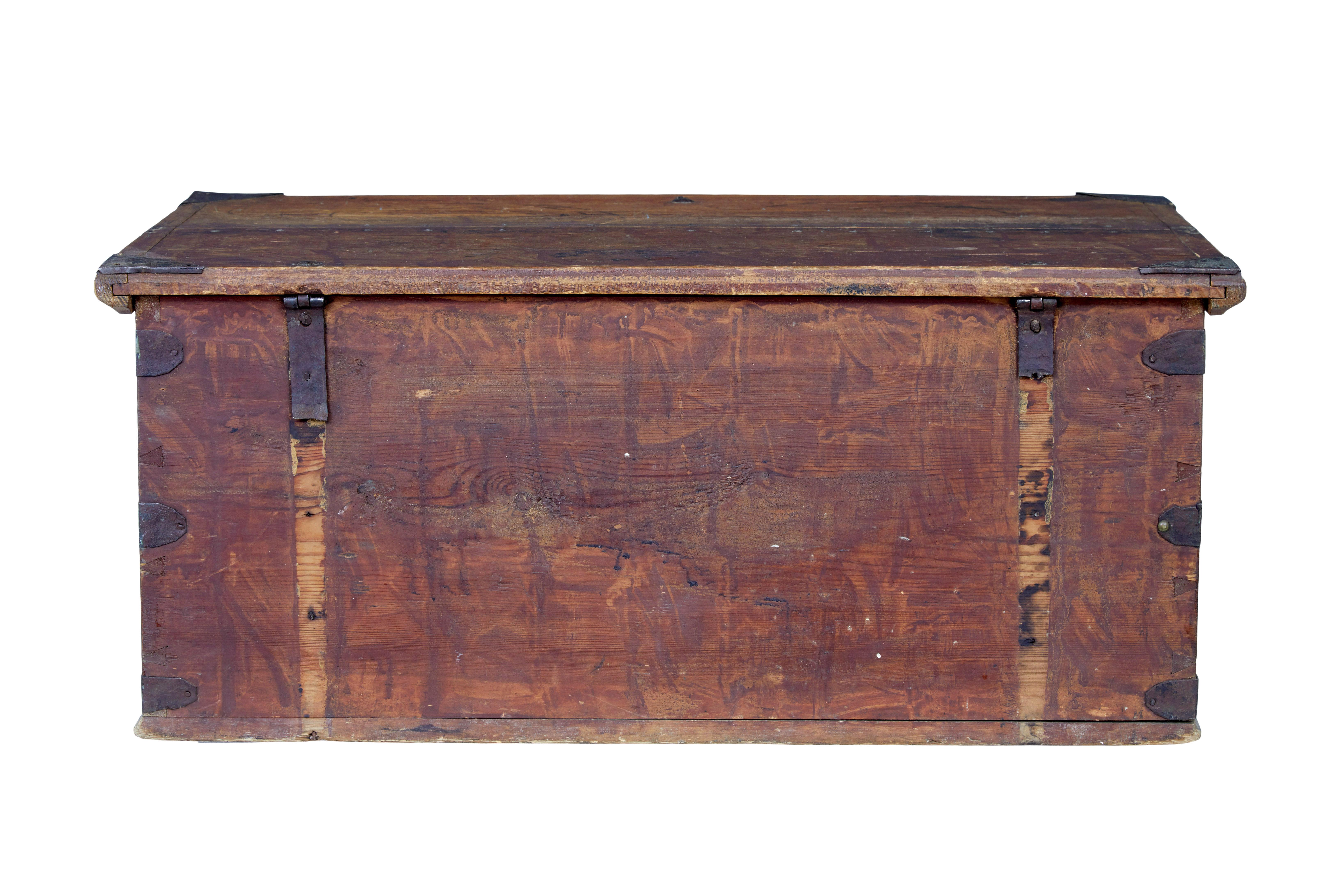 Early 19th century Swedish painted blanket box In Good Condition In Debenham, Suffolk