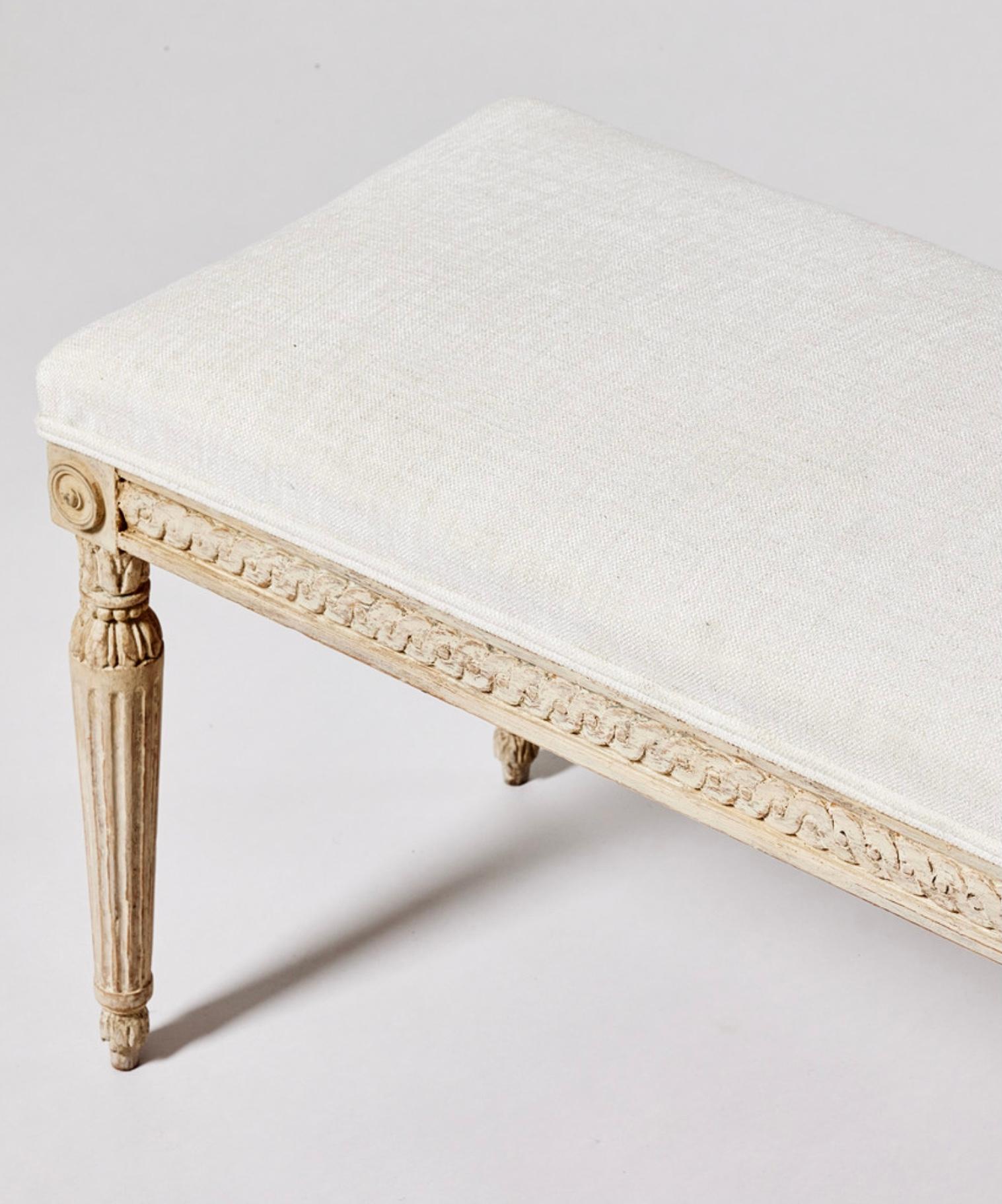 Gustavian Early 19th Century Swedish Pale Grey Bench with Classic Decorative Detail  For Sale