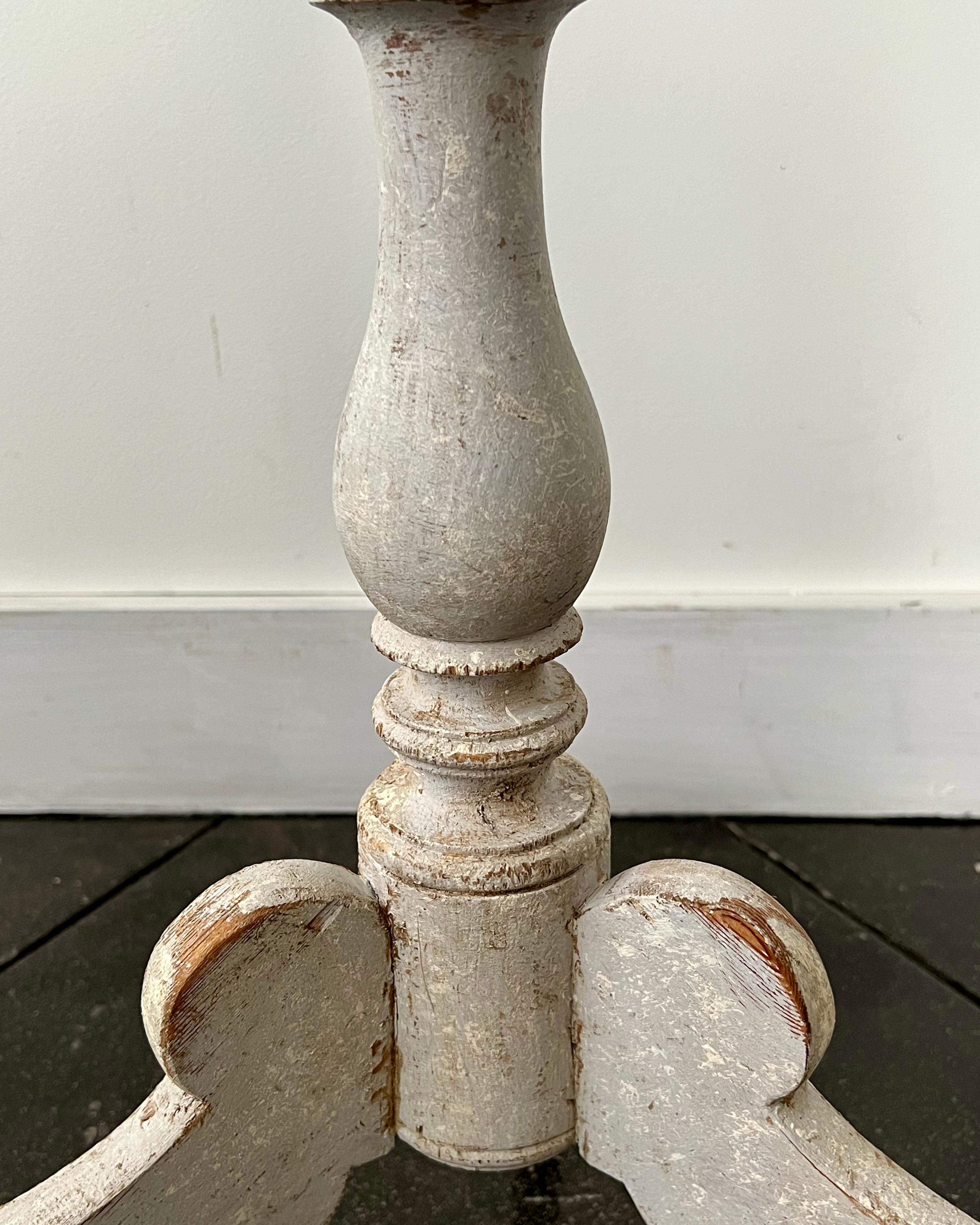 Early 19th Century Swedish Pedestal Table with Shaped Top For Sale 5
